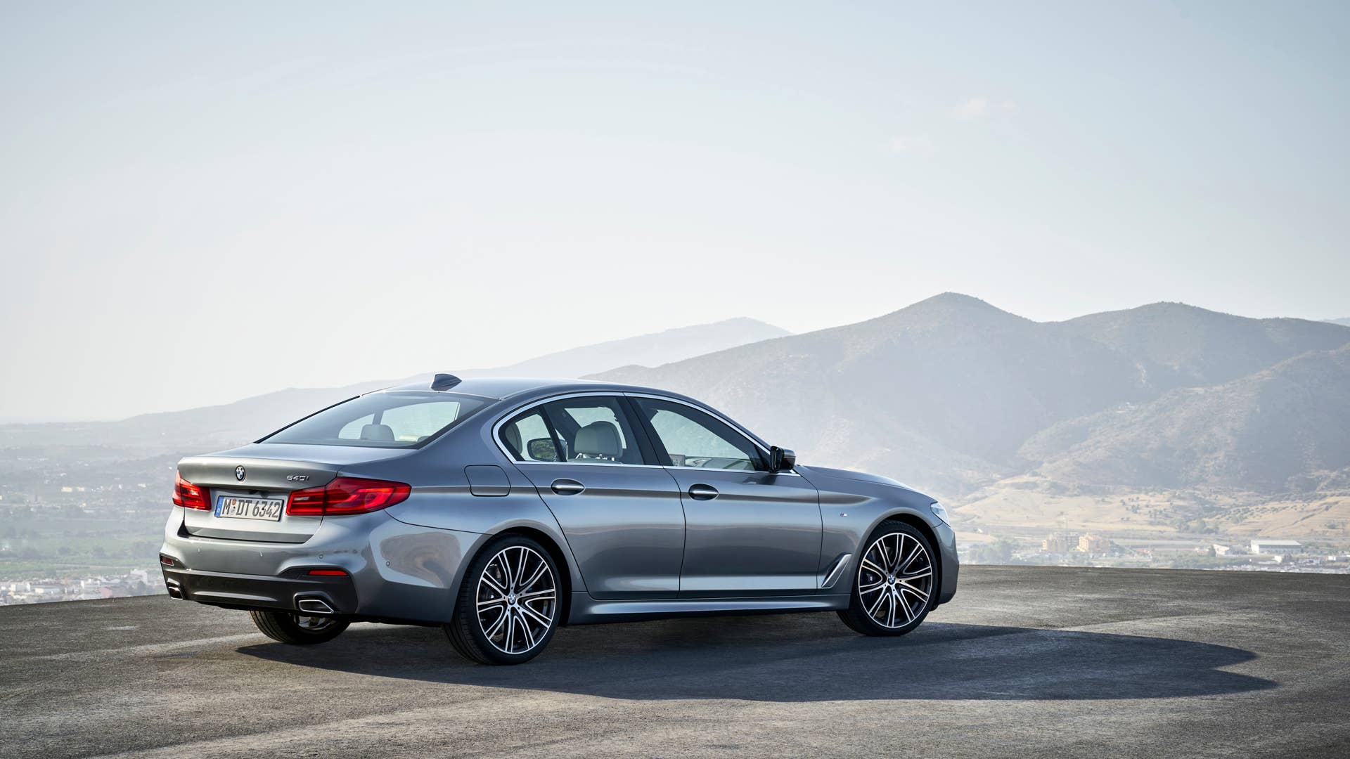2017 BMW 5 Series rear 3/4