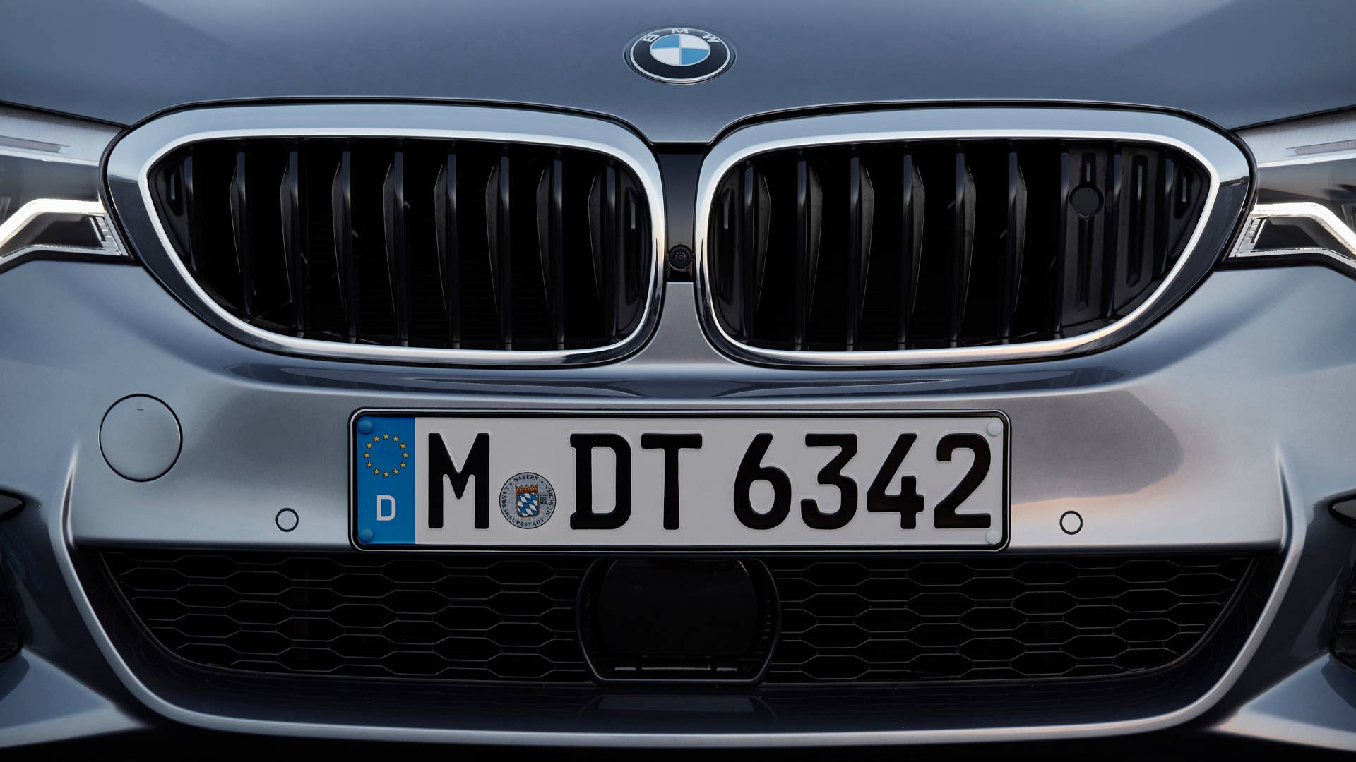2017 BMW 5 Series grille
