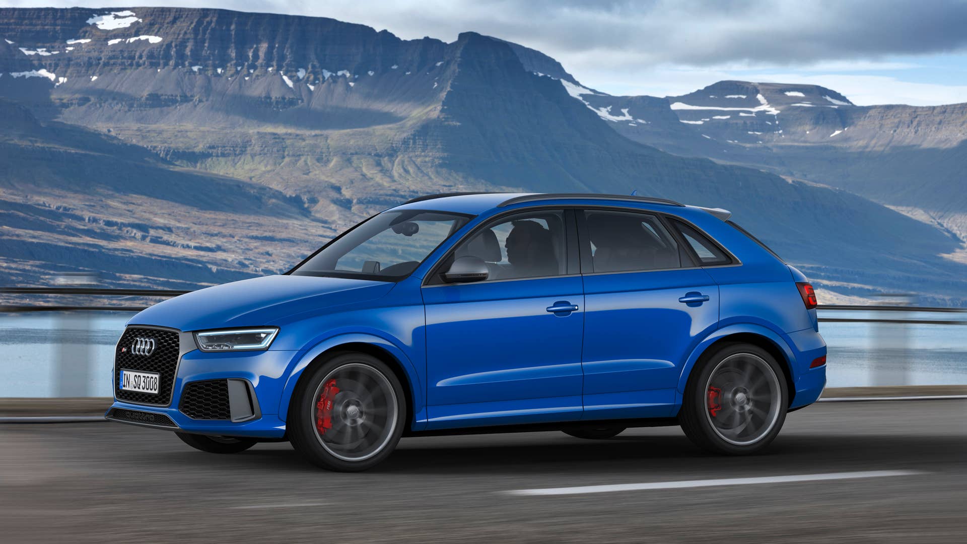 2016 Audi RS Q3 Performance moving front 3/4