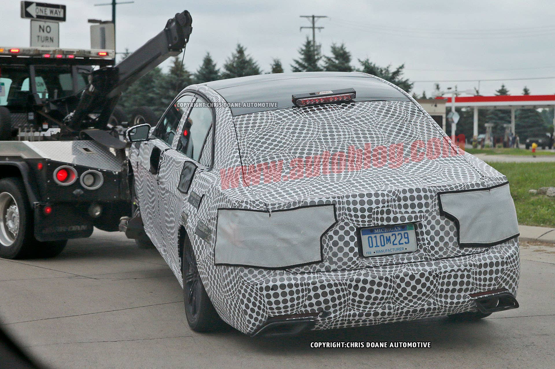 tow truck lincoln continental broken spied
