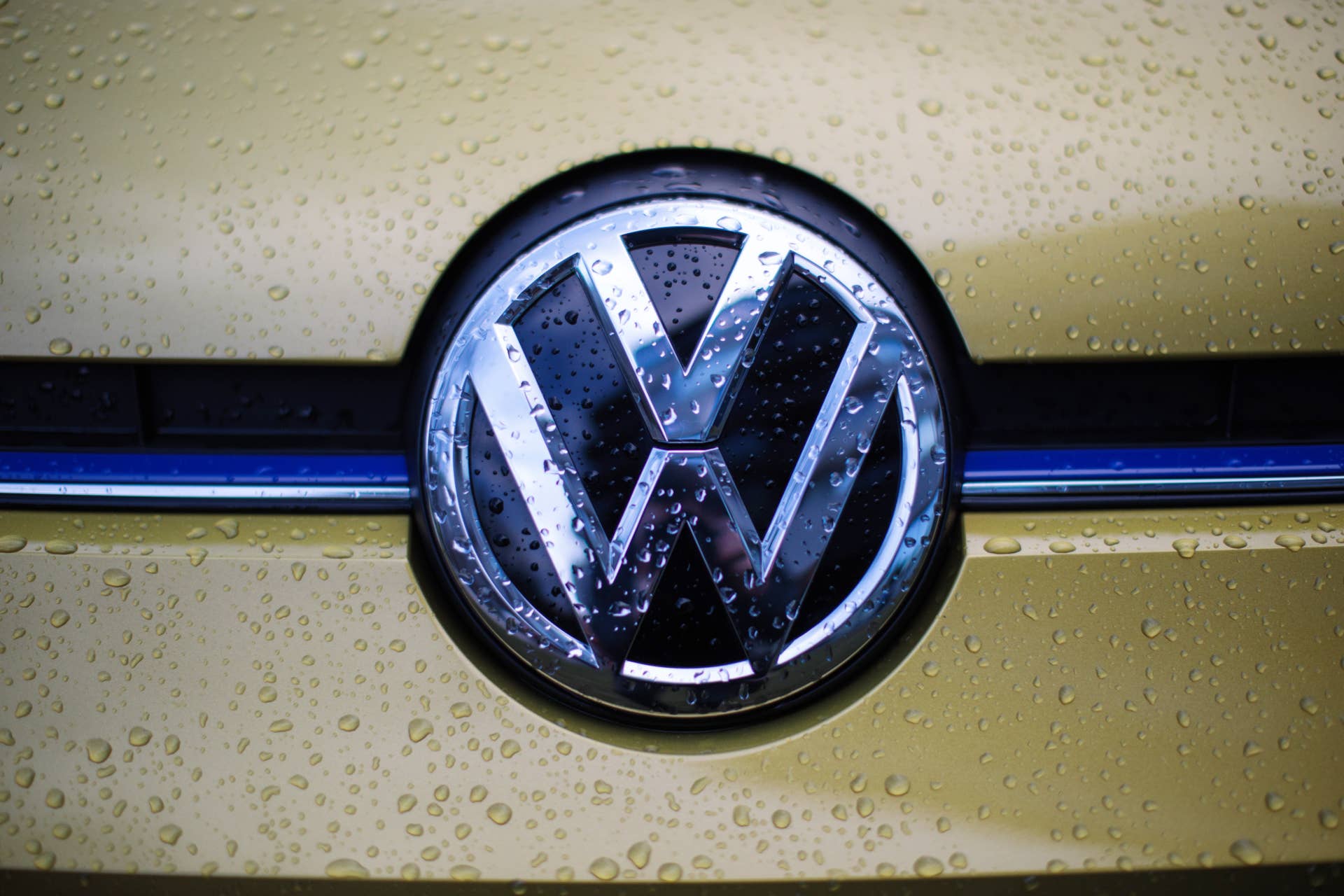 LONDON, ENGLAND - FEBRUARY 23: The VW logo is displayed on a Volkswagen e-Up electric car during a photocall by the Society Of Motor Manufacturers in Potters Field on February 23, 2017 in London, England. In a bid to reduce pollution older, more polluting cars will be subject to a �10 T-Charge for entering the congestion charge zone in London from October 23. (Photo by Jack Taylor/Getty Images)