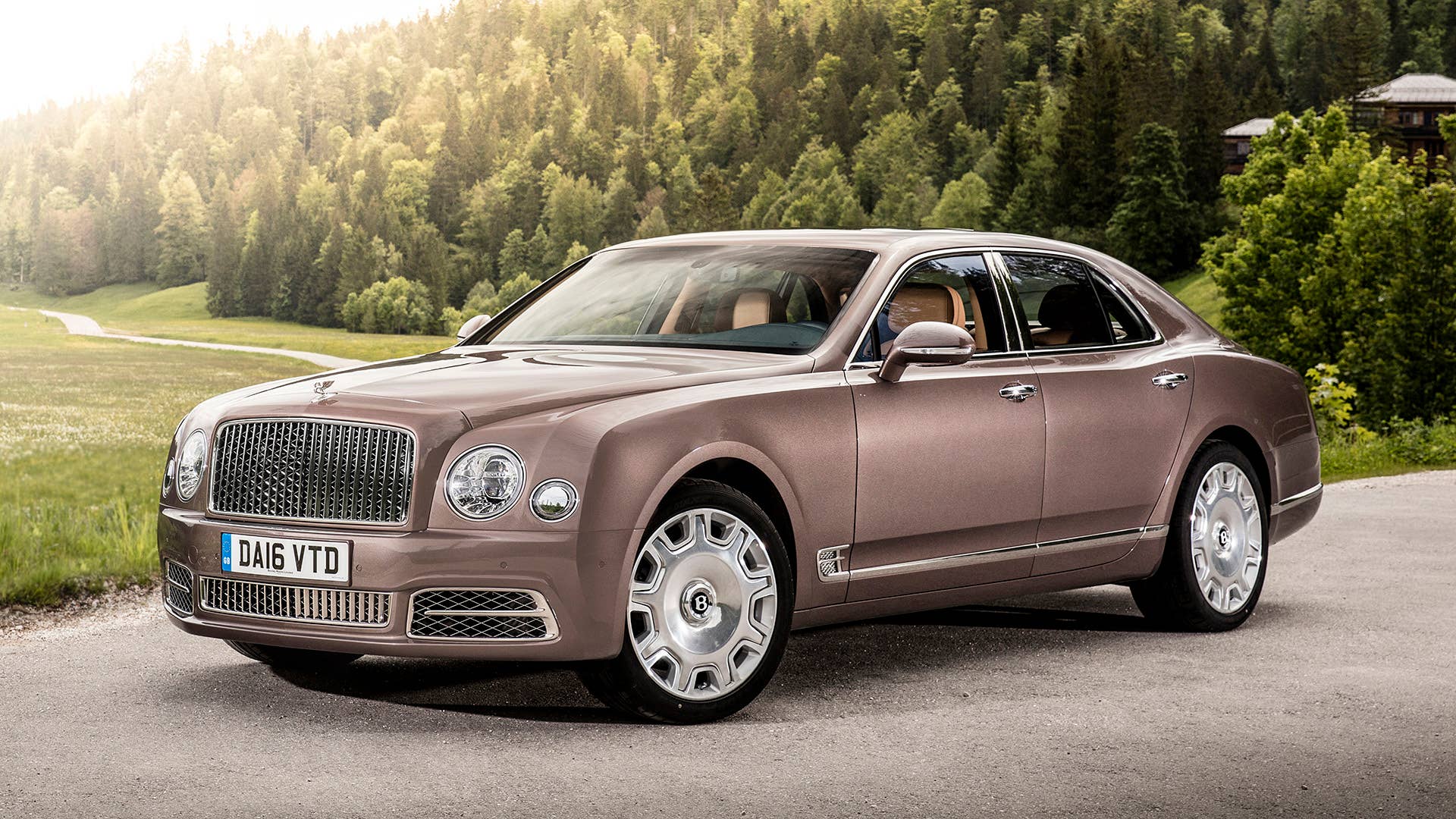 2017 Bentley Mulsanne front 3/4 view