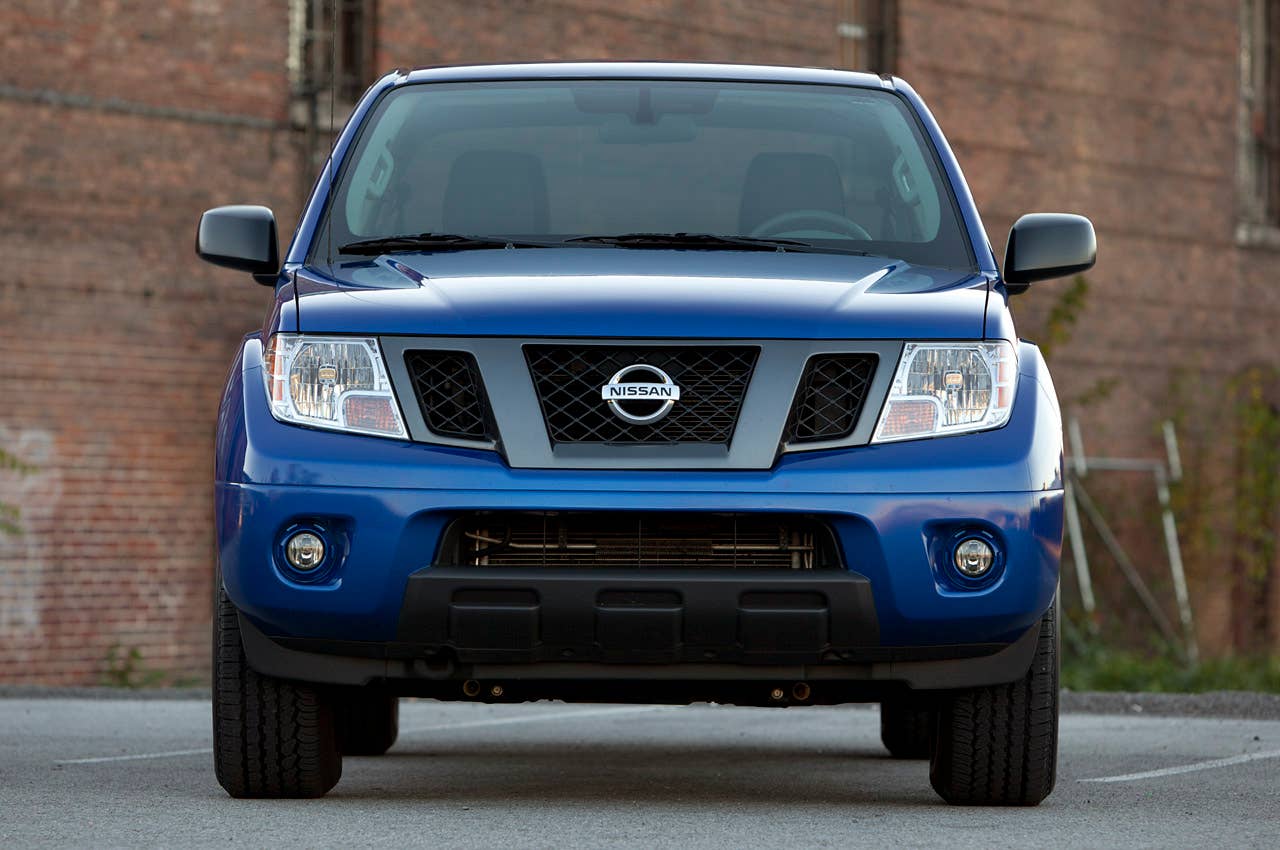 2012 Nissan Frontier Crew Cab 4x4 front view