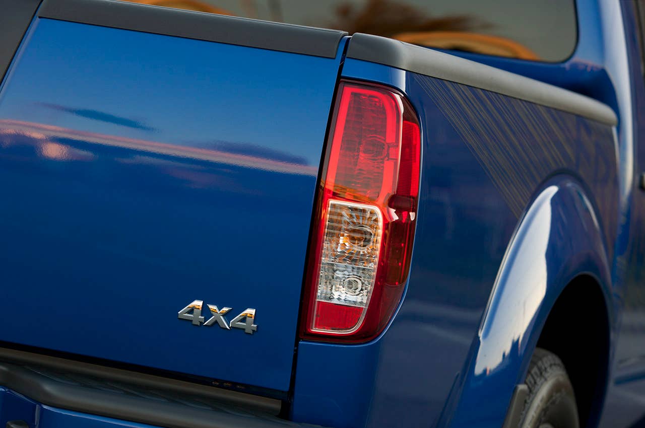 2012 Nissan Frontier Crew Cab 4x4 taillights