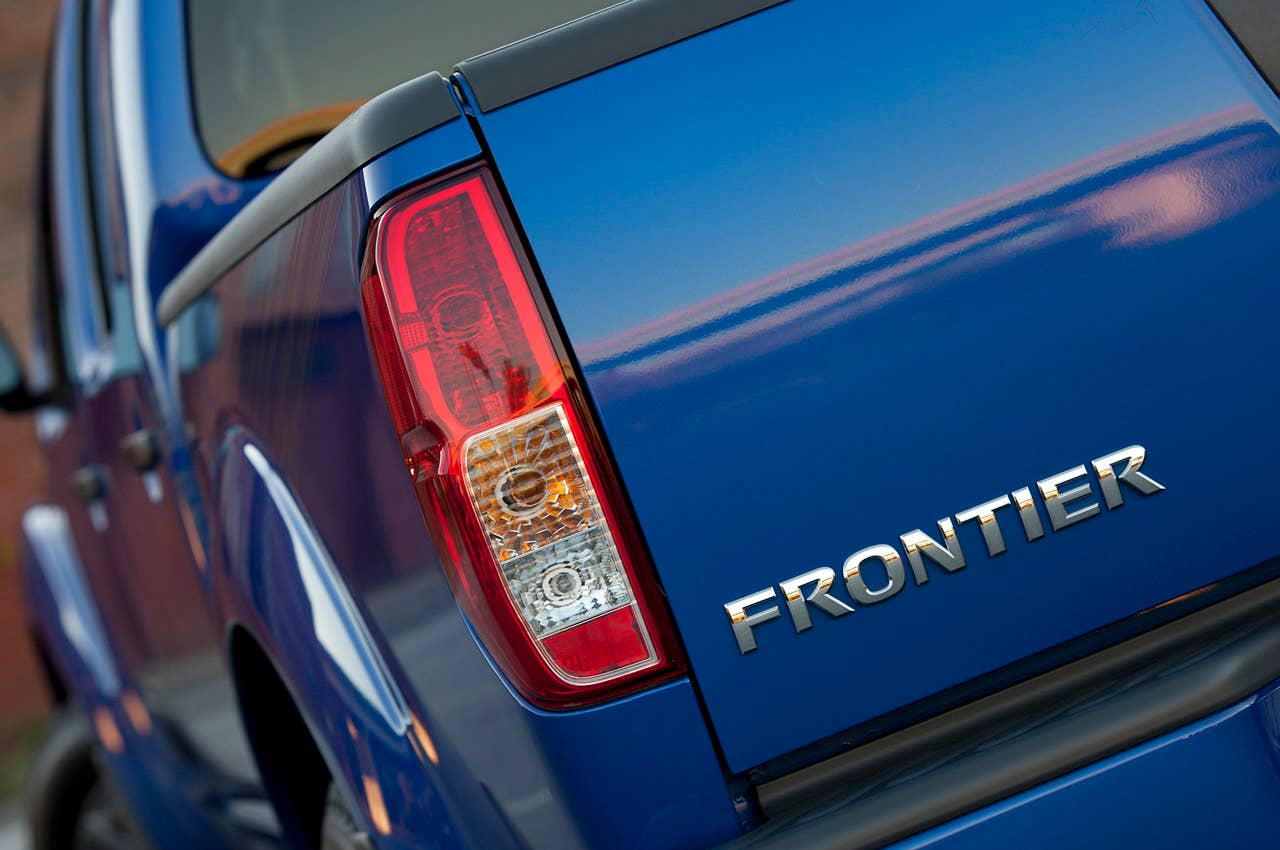 2012 Nissan Frontier Crew Cab 4x4 taillights