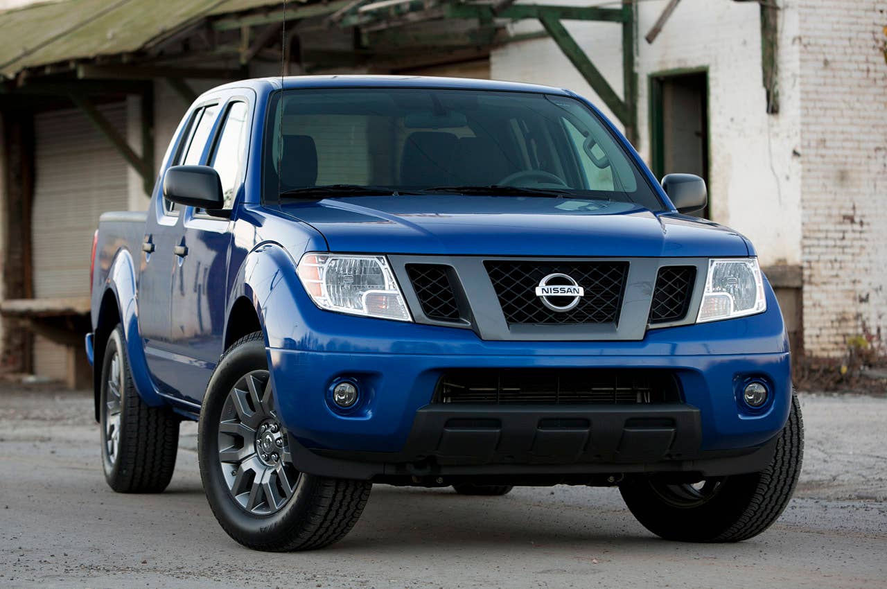 2012 Nissan Frontier Crew Cab 4x4 front 3/4 view