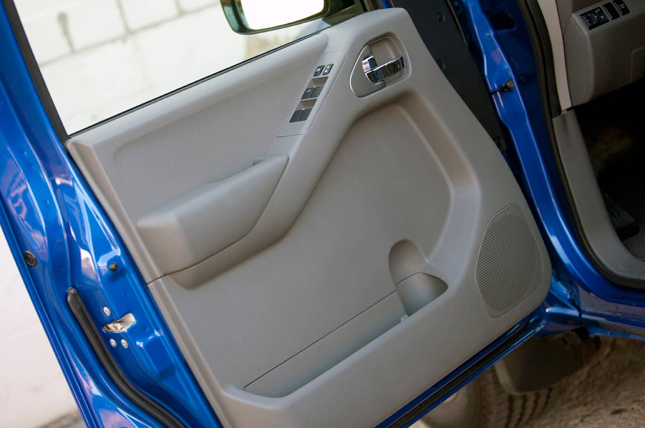 2012 Nissan Frontier Crew Cab 4x4 door