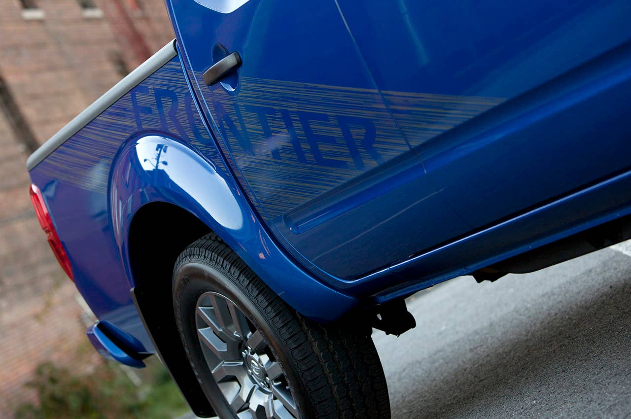 2012 Nissan Frontier Crew Cab 4x4 graphics