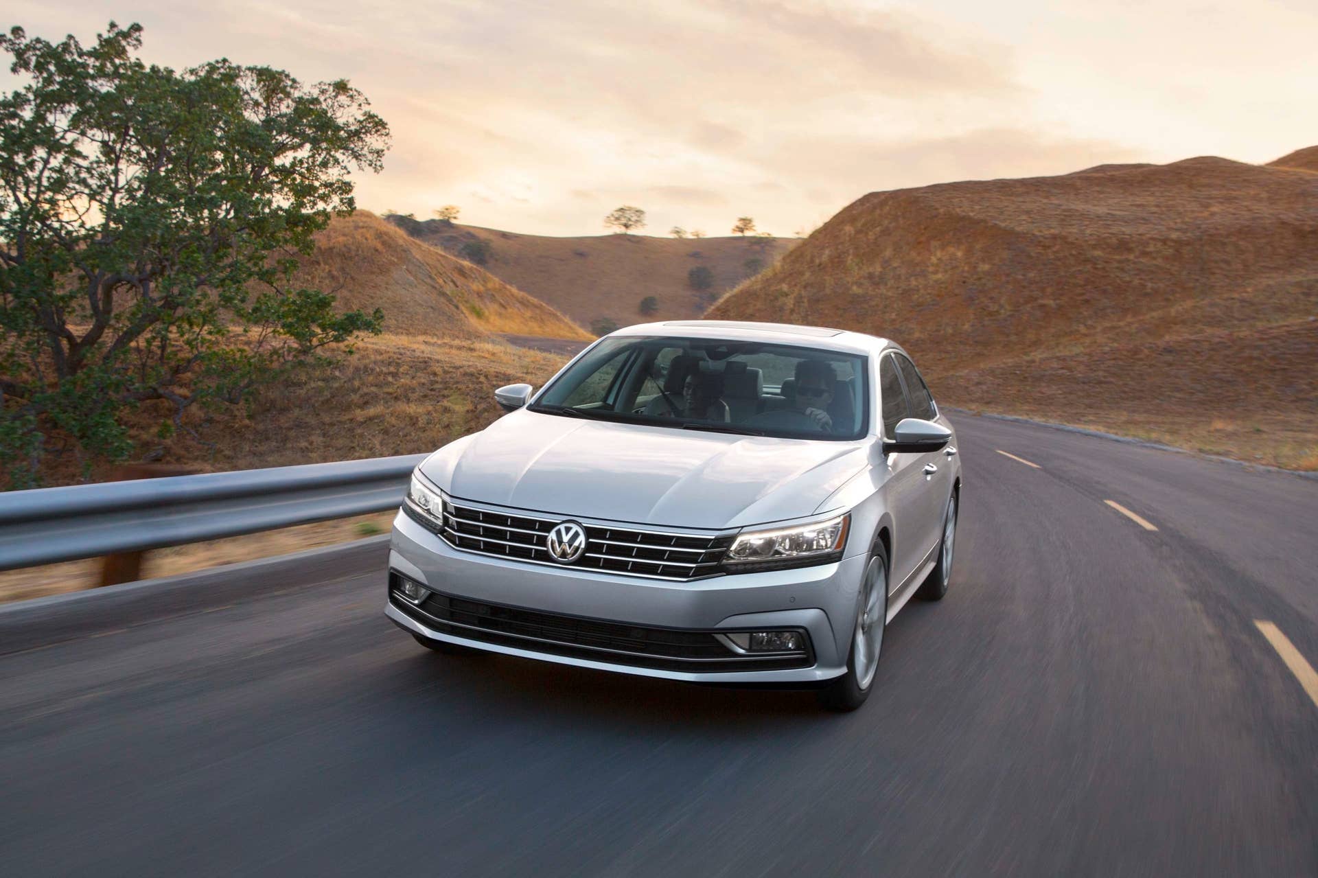 2016 volkswagen passat motion
