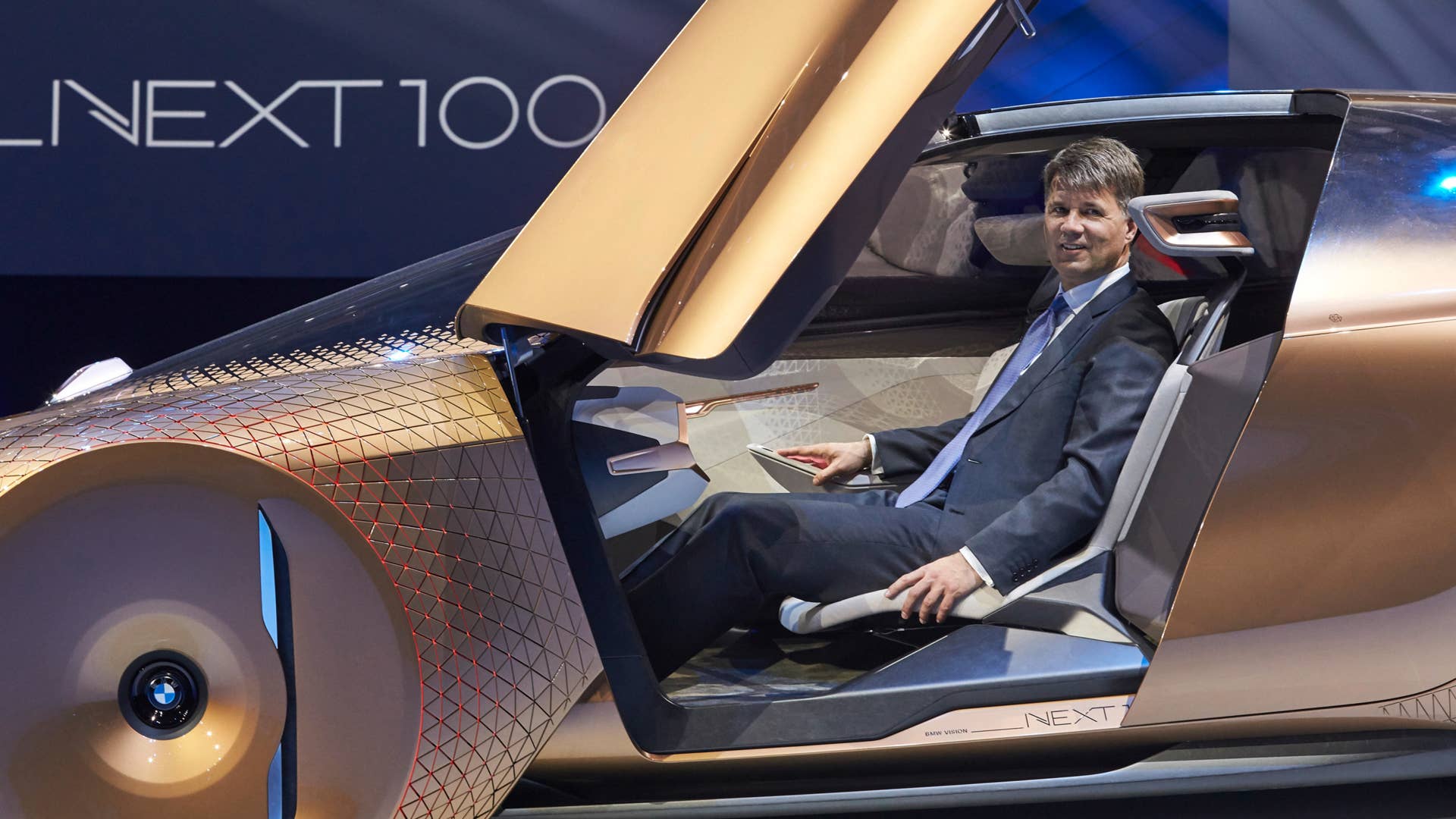 BMW Vision Next 100 Concept front detail