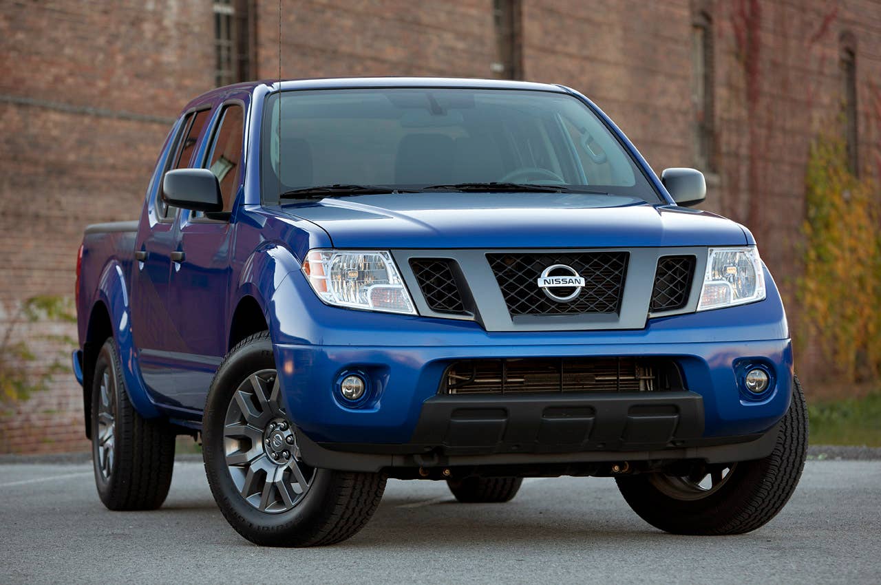 2012 Nissan Frontier Crew Cab 4x4 front 3/4 view