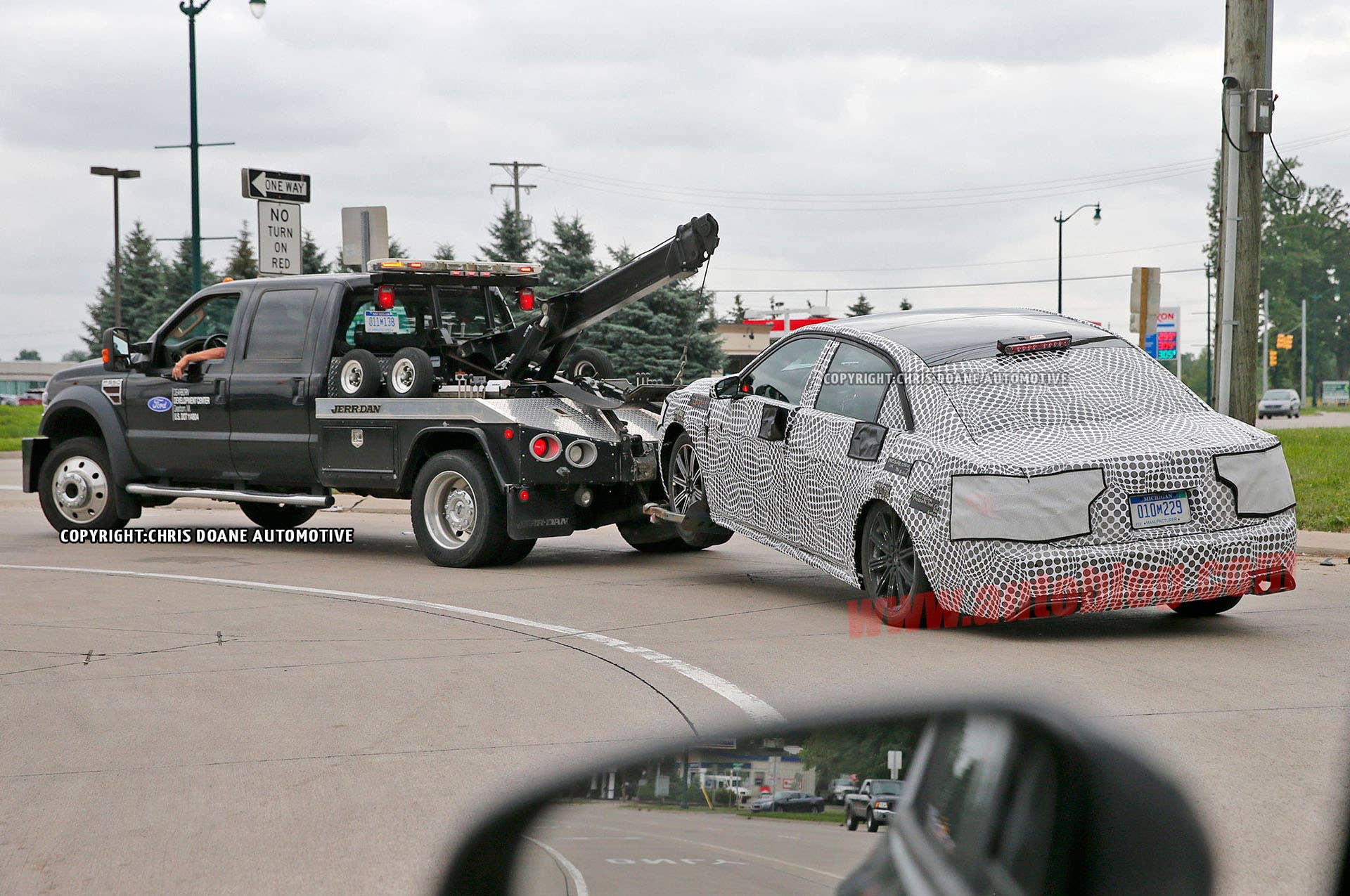tow truck lincoln continental spy shot