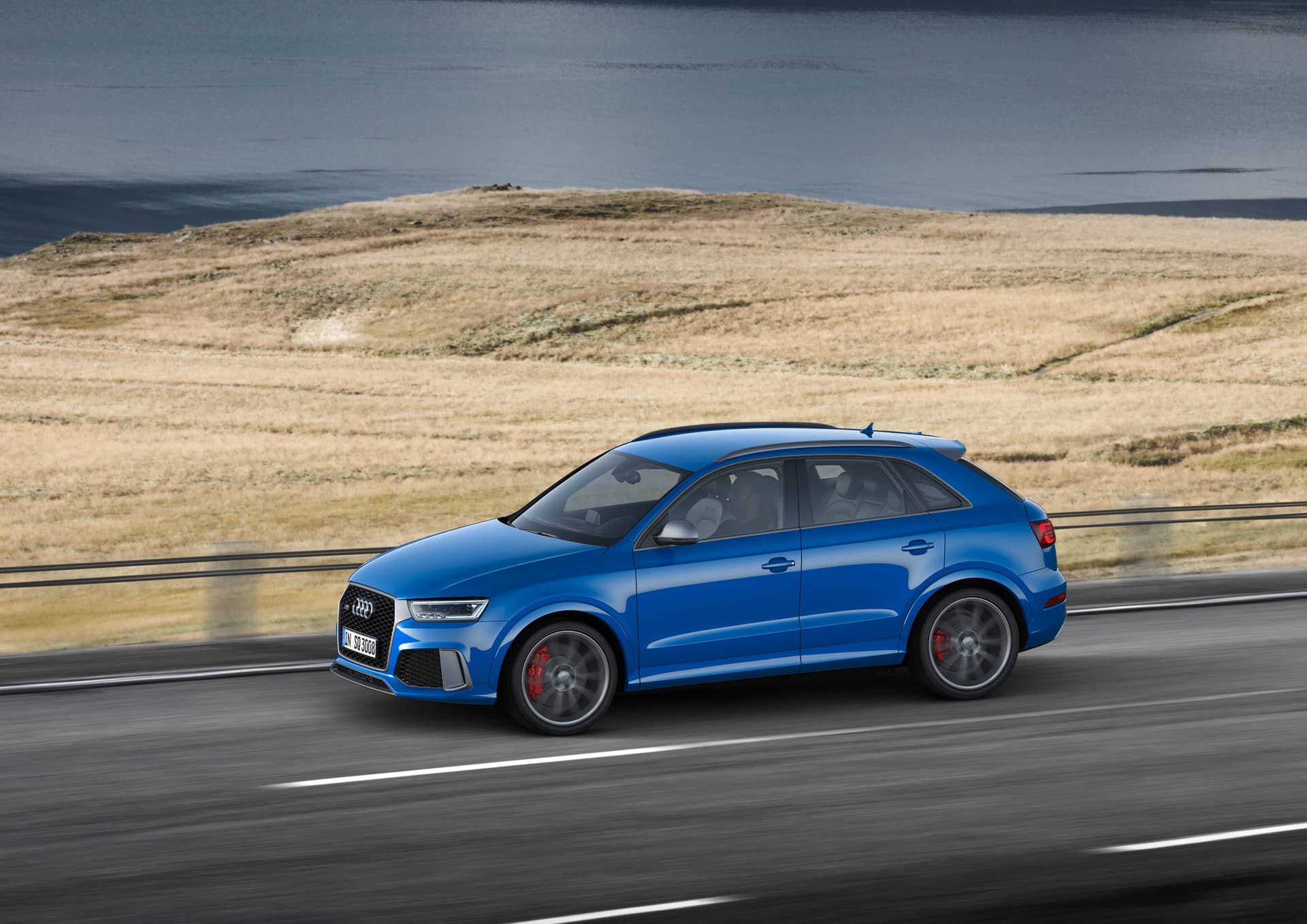 2016 Audi RS Q3 Performance moving profile