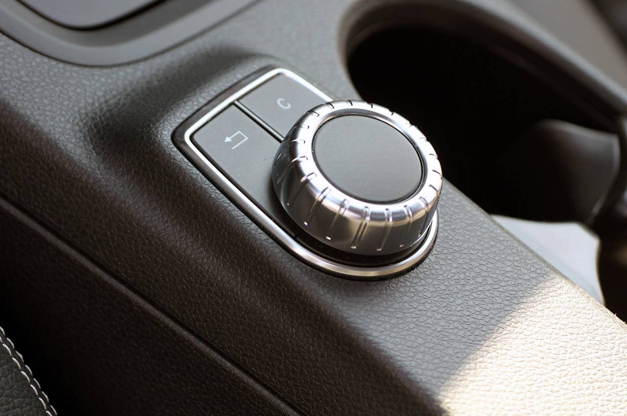 2012 Mercedes-Benz B-Class multimedia system control knob