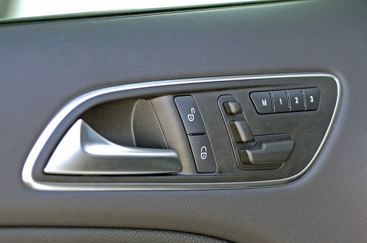 2012 Mercedes-Benz B-Class door controls