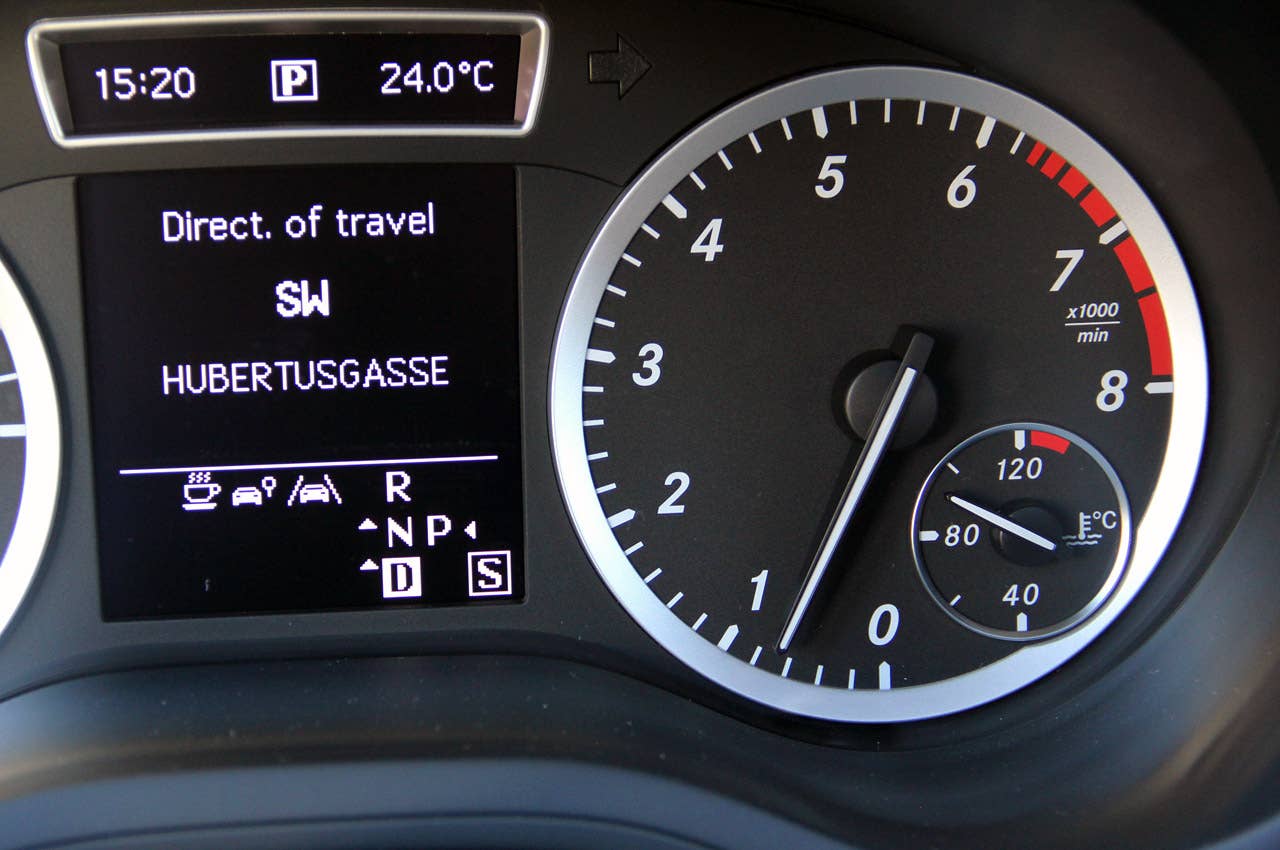 2012 Mercedes-Benz B-Class tachometer