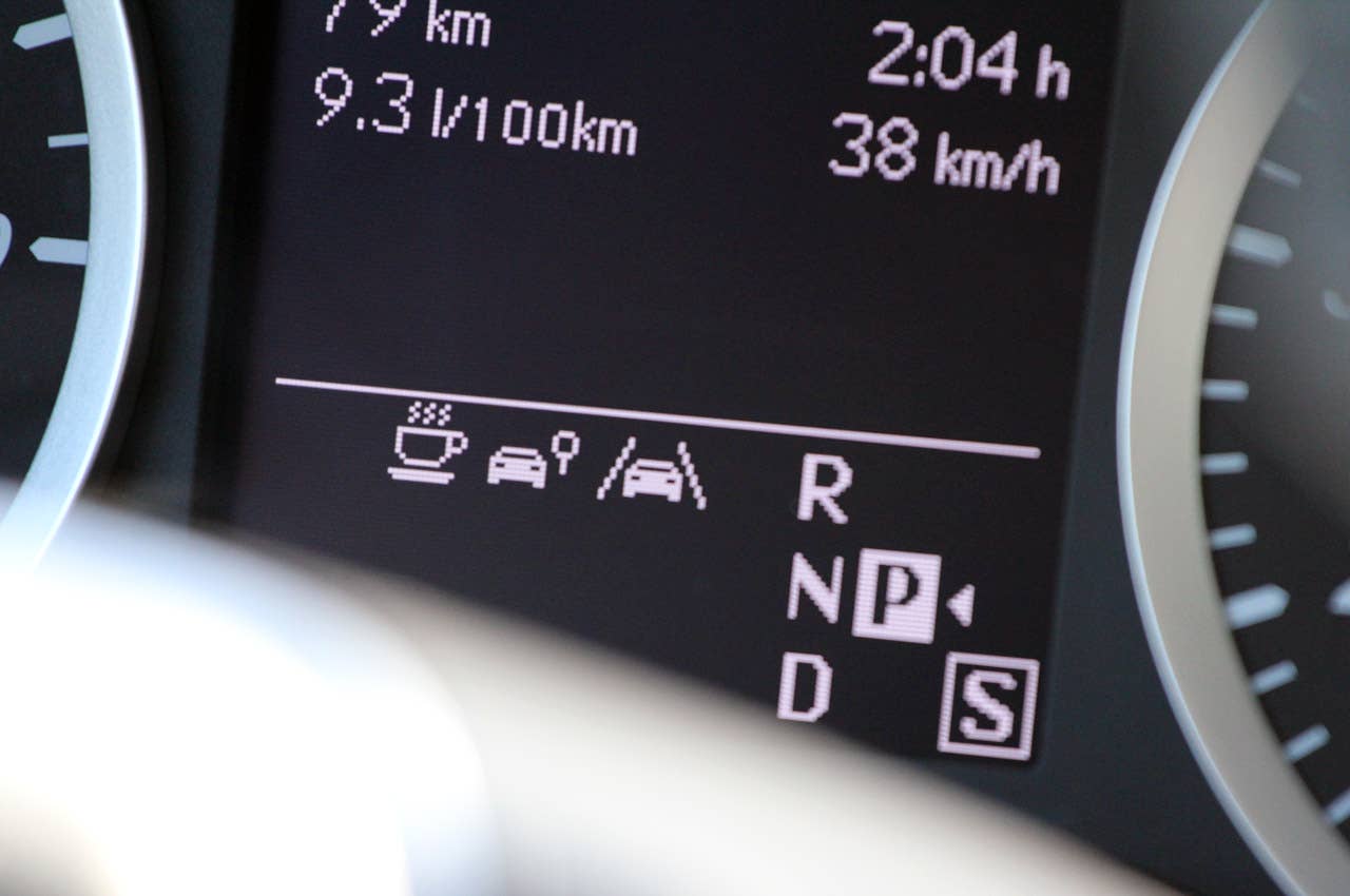 2012 Mercedes-Benz B-Class gear selection display