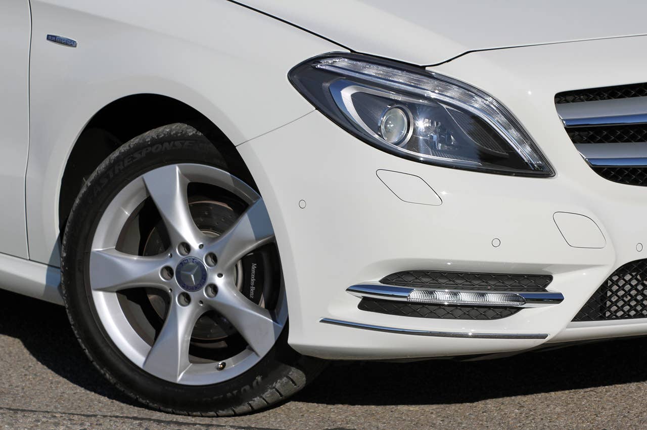 2012 Mercedes-Benz B-Class front fender