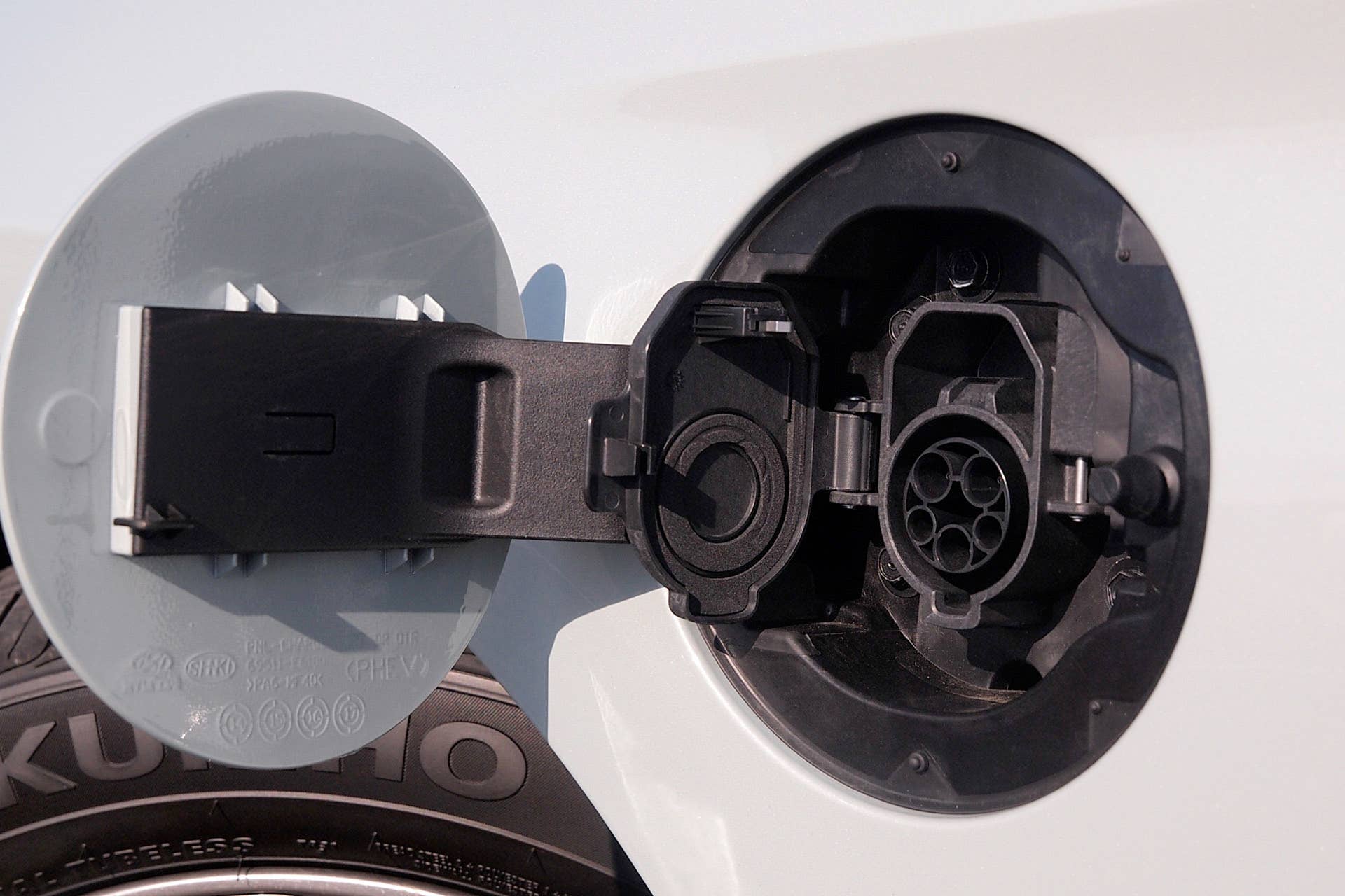 2016 Hyundai Sonata Plug-In Hybrid charging port