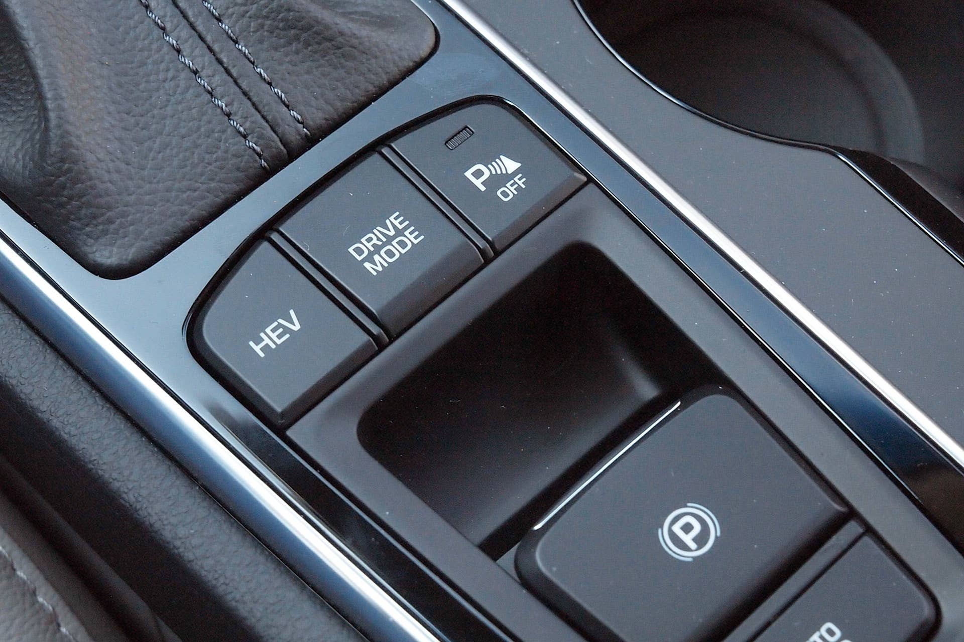 2016 Hyundai Sonata Plug-In Hybrid drive mode controls