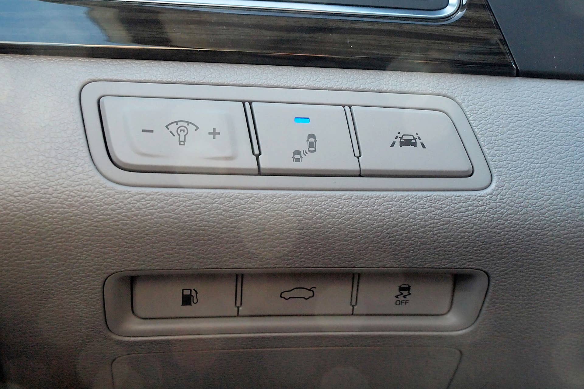 2016 Hyundai Sonata Plug-In Hybrid drive mode controls