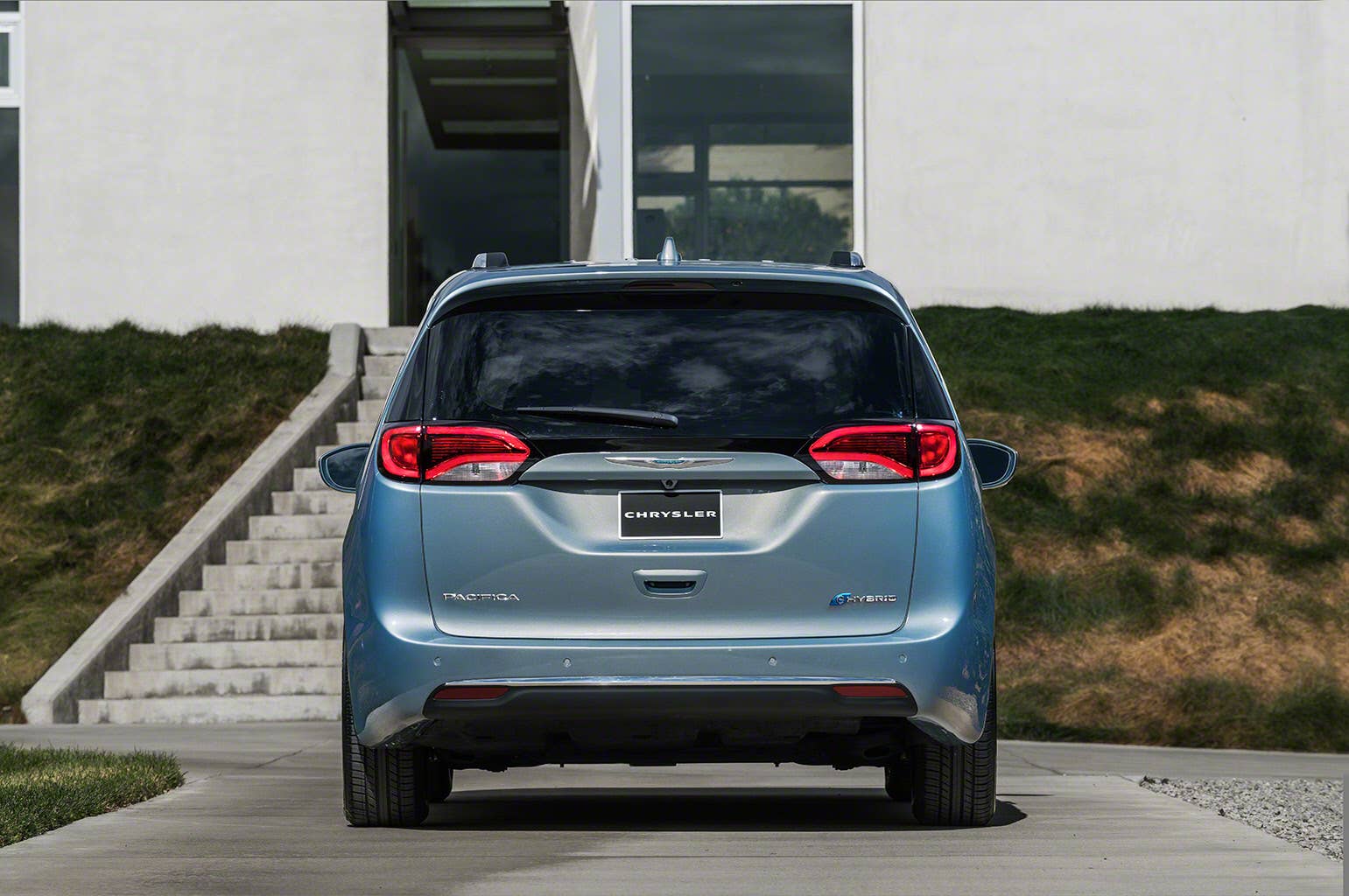 2017 Chrysler Pacifica Hybrid dead rear
