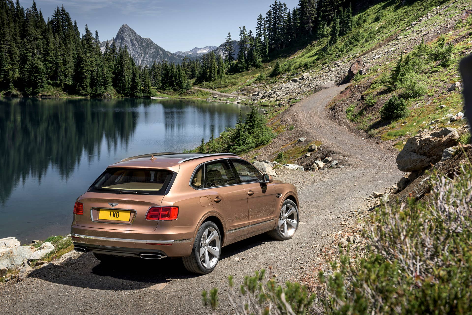 Bentley Bentayga off-road rear 3/4 static