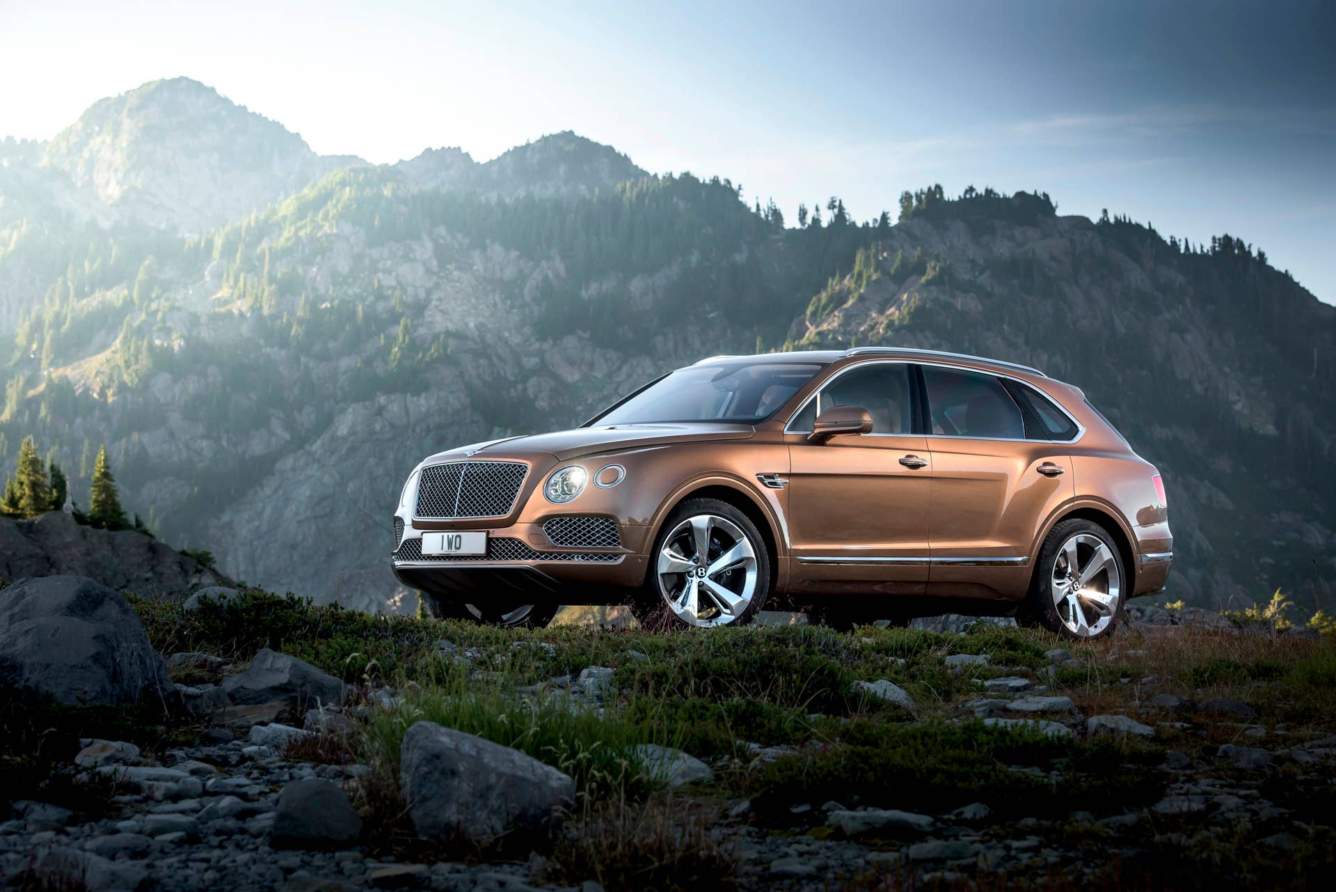 Bentley Bentayga off-road front side 3/4 static