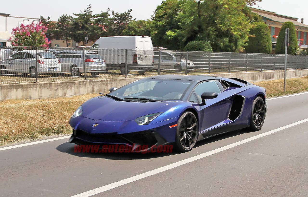 Lamborghini Aventador LP 750-4 SV Roadster