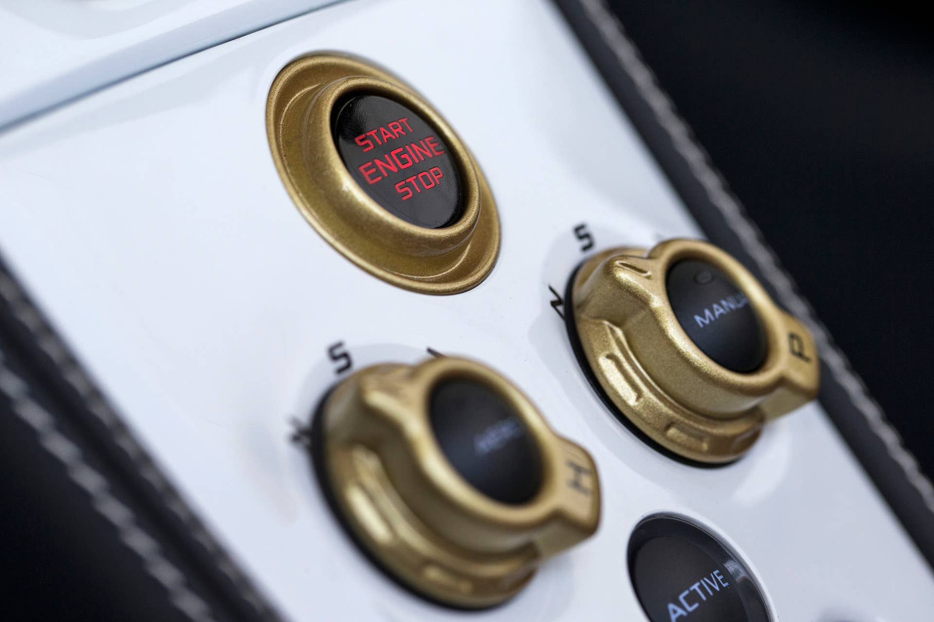 McLaren 650S Spider Al Sahara 79 by MSO switches