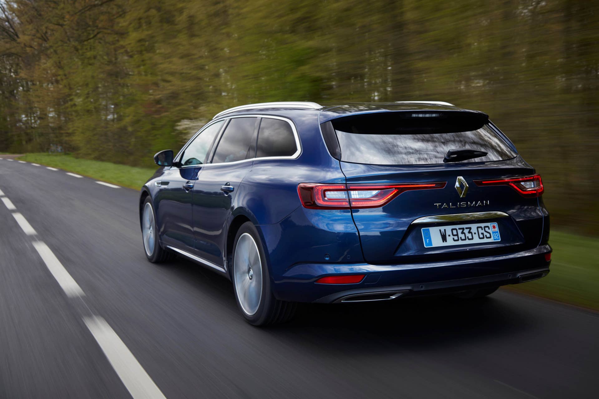 Renault Talisman Estate moving rear 3/4