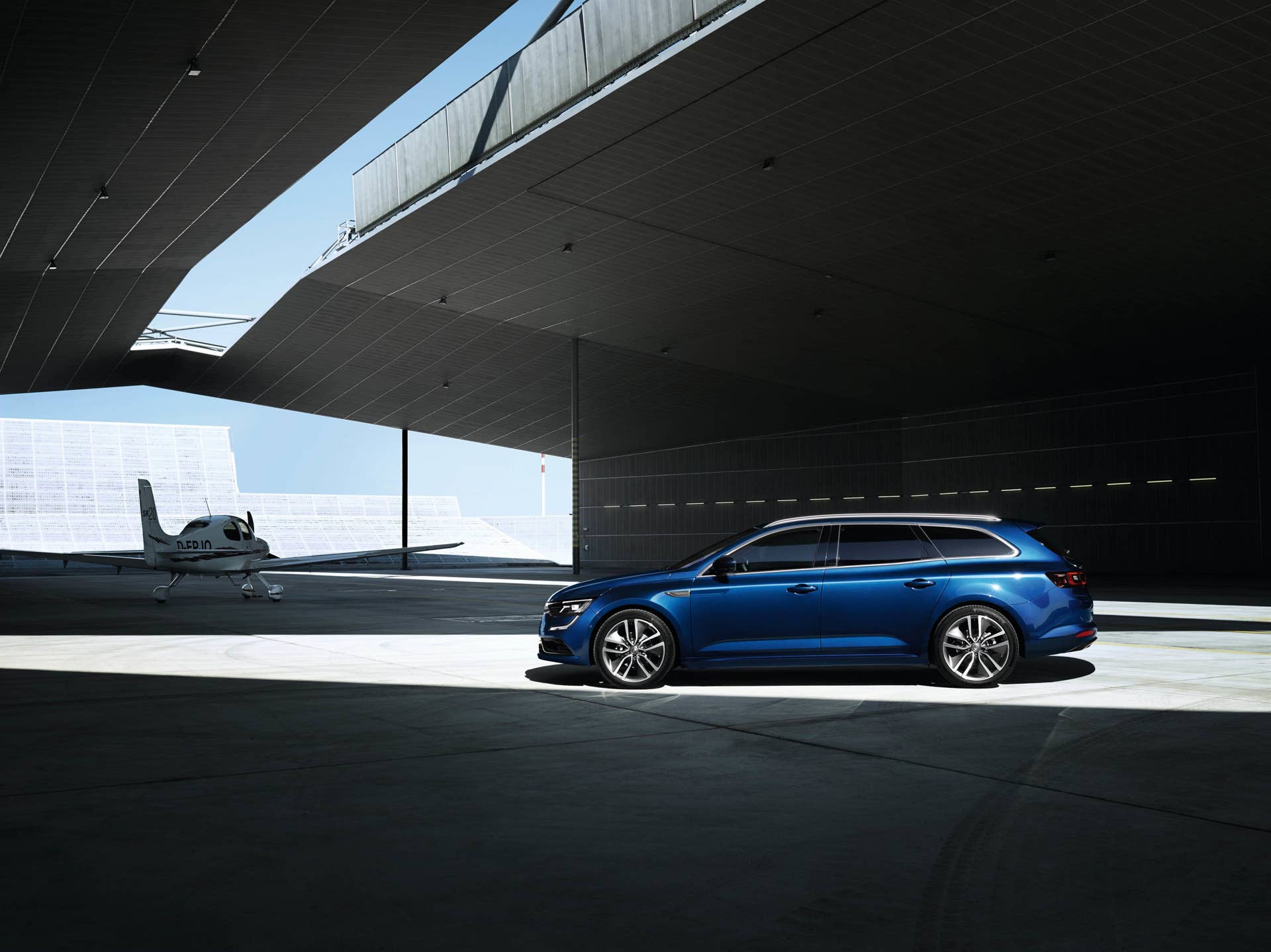 Renault Talisman Estate airport profile