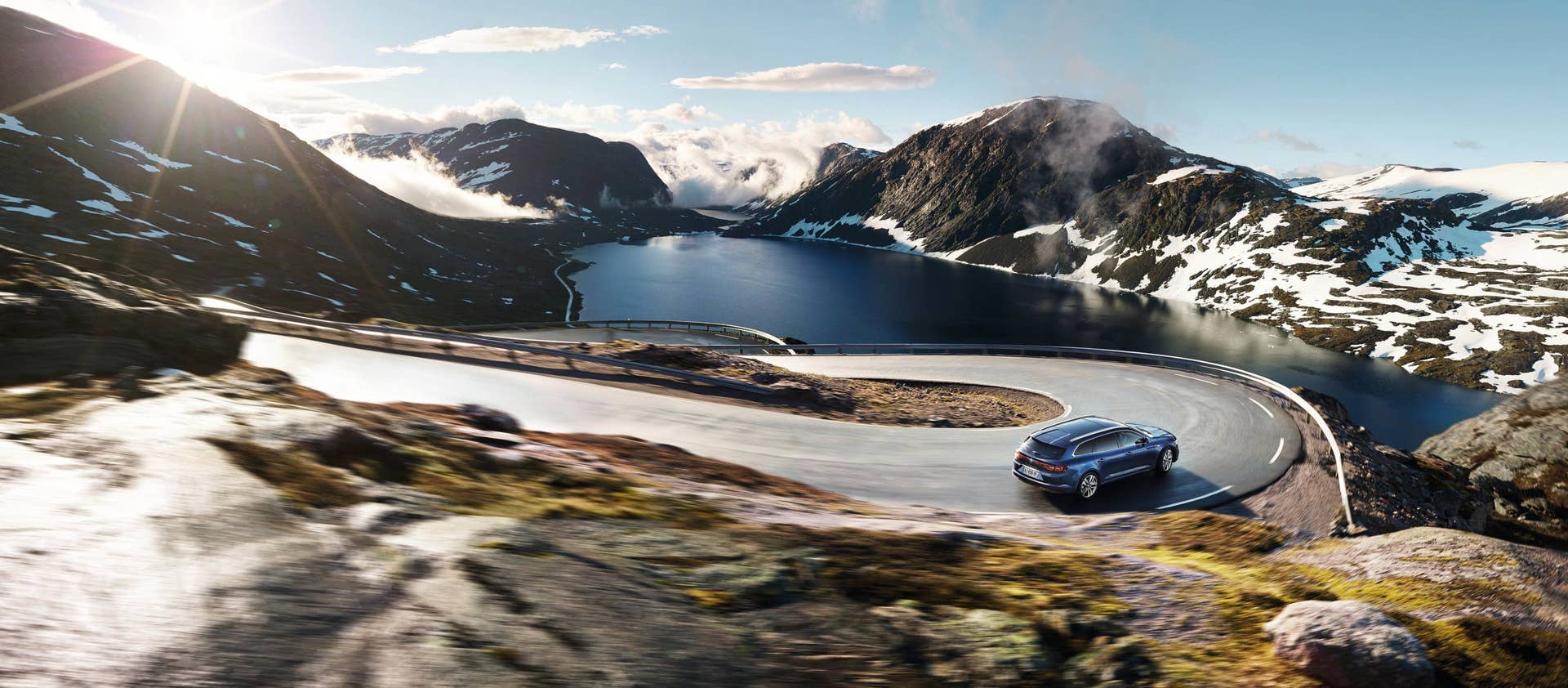 Renault Talisman Estate driving