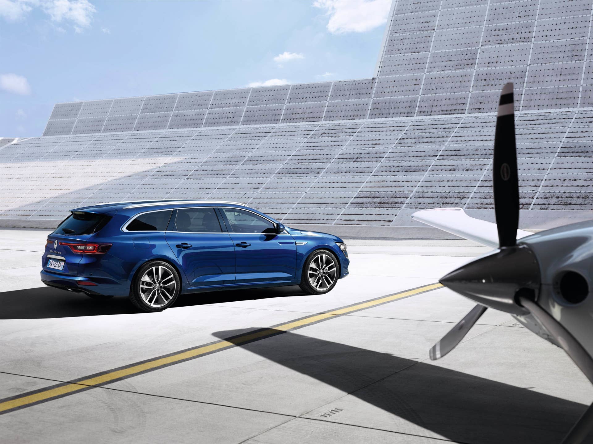 Renault Talisman Estate runway rear 3/4