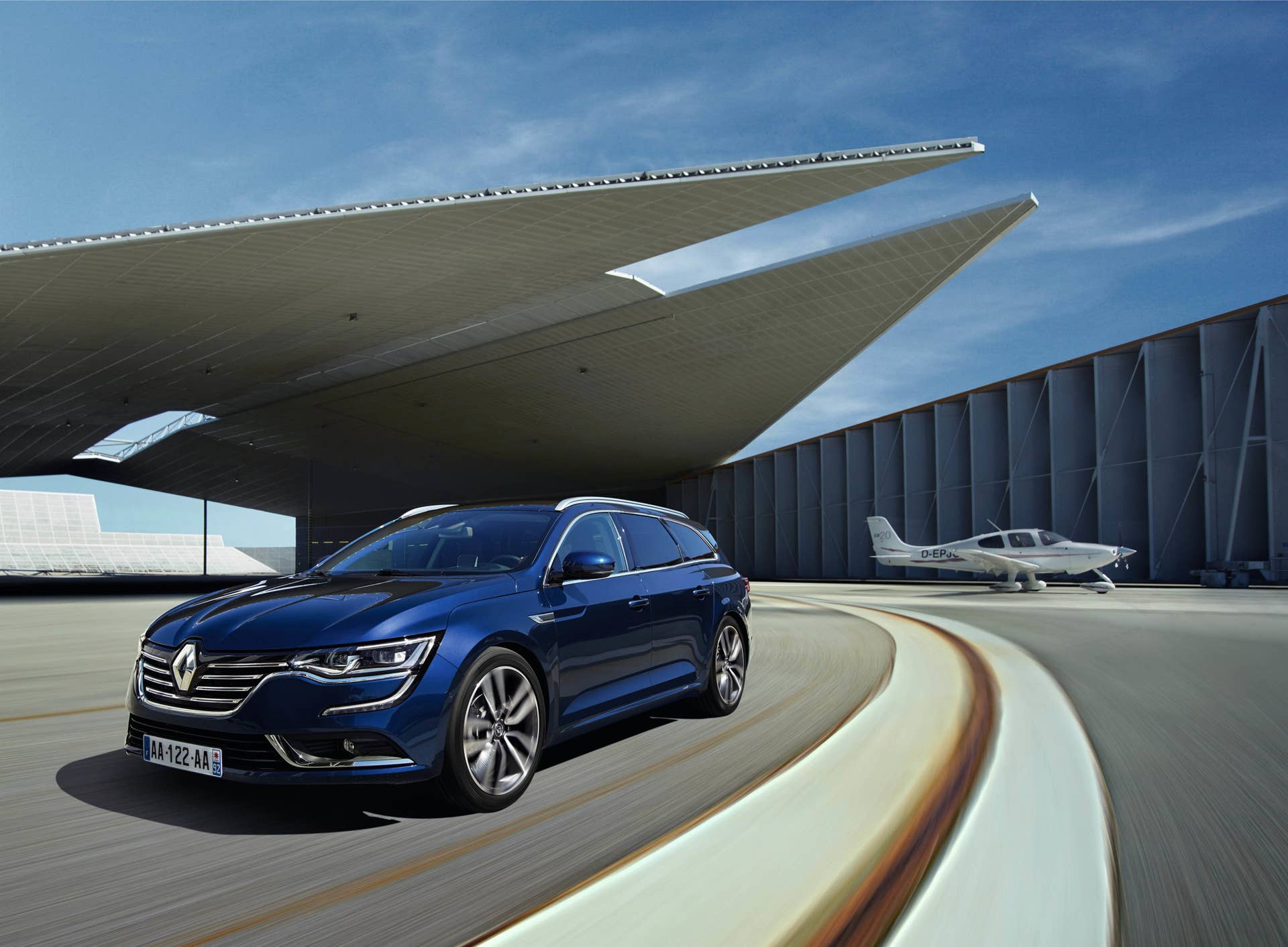 Renault Talisman Estate hangar