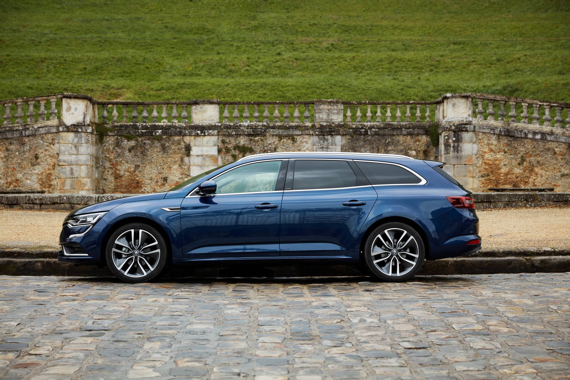 Renault Talisman Estate profile