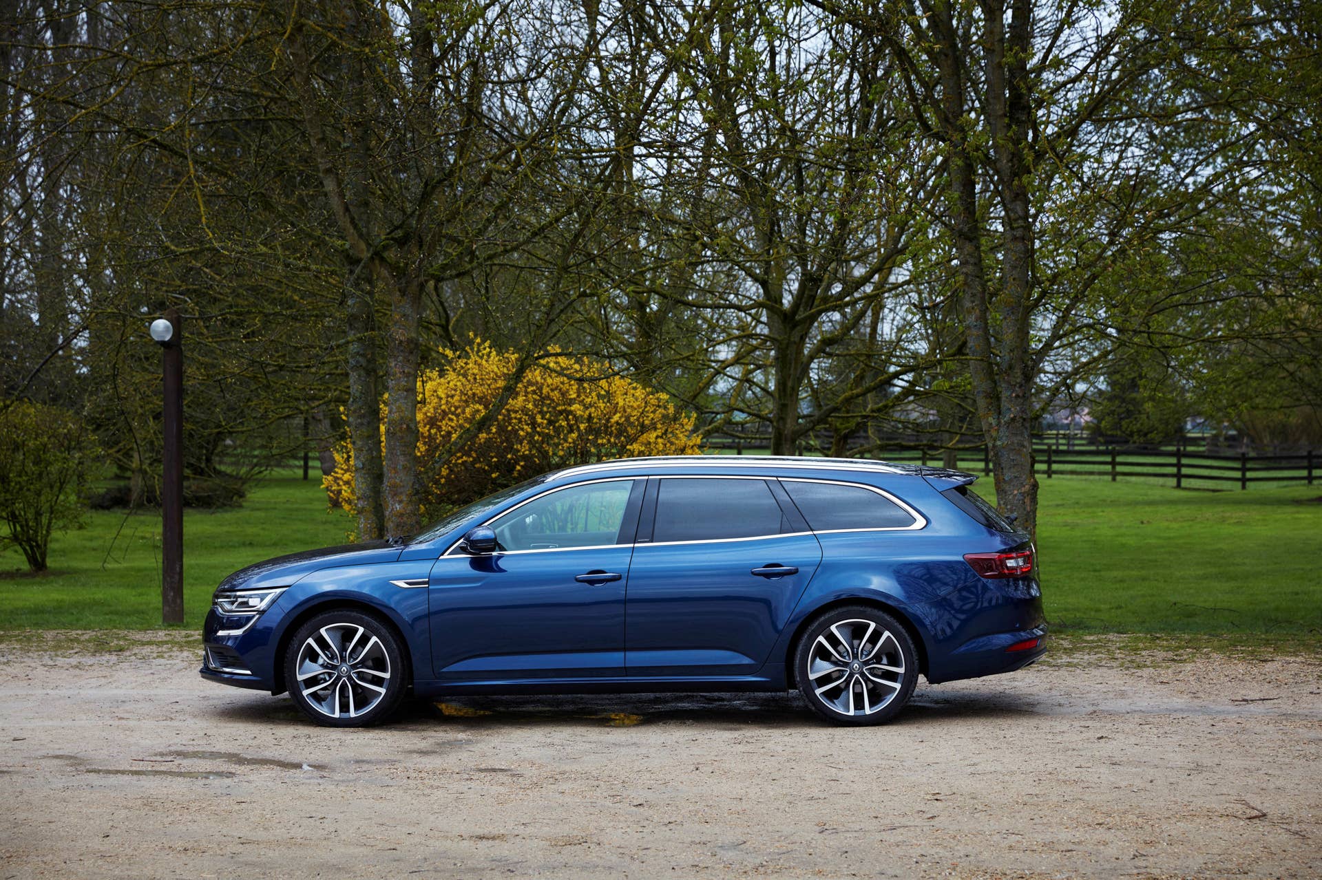 Renault Talisman Estate rear 3/4