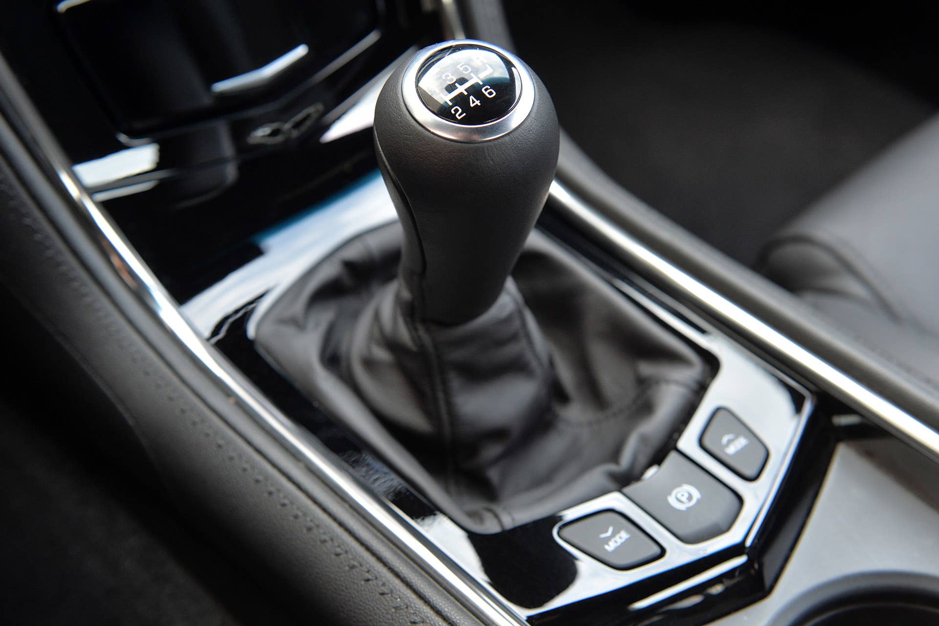 2016 Cadillac ATS-V shifter