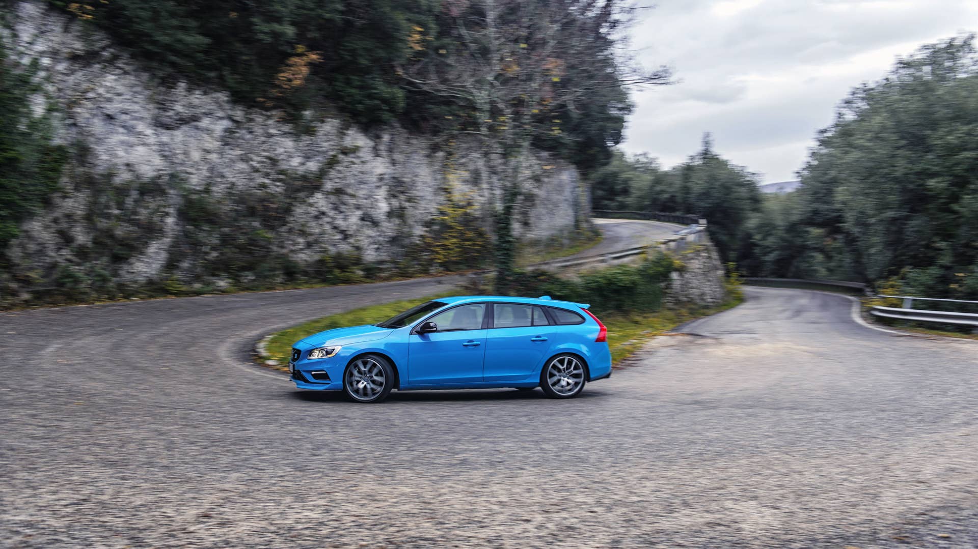 2017 volvo v60 polestar cornering