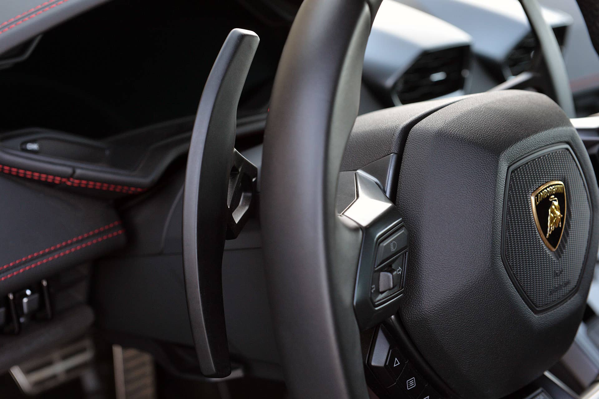 2015 Lamborghini Huracan LP 610-4 paddle shifter