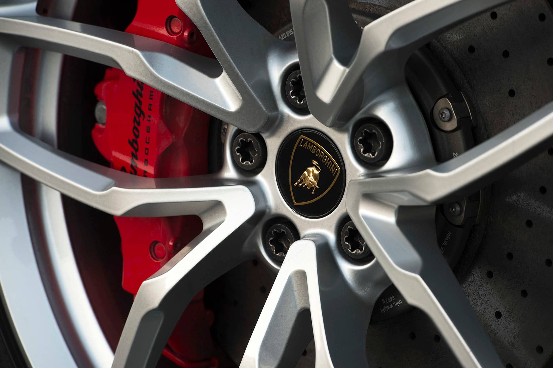 2015 Lamborghini Huracan LP 610-4 wheel detail