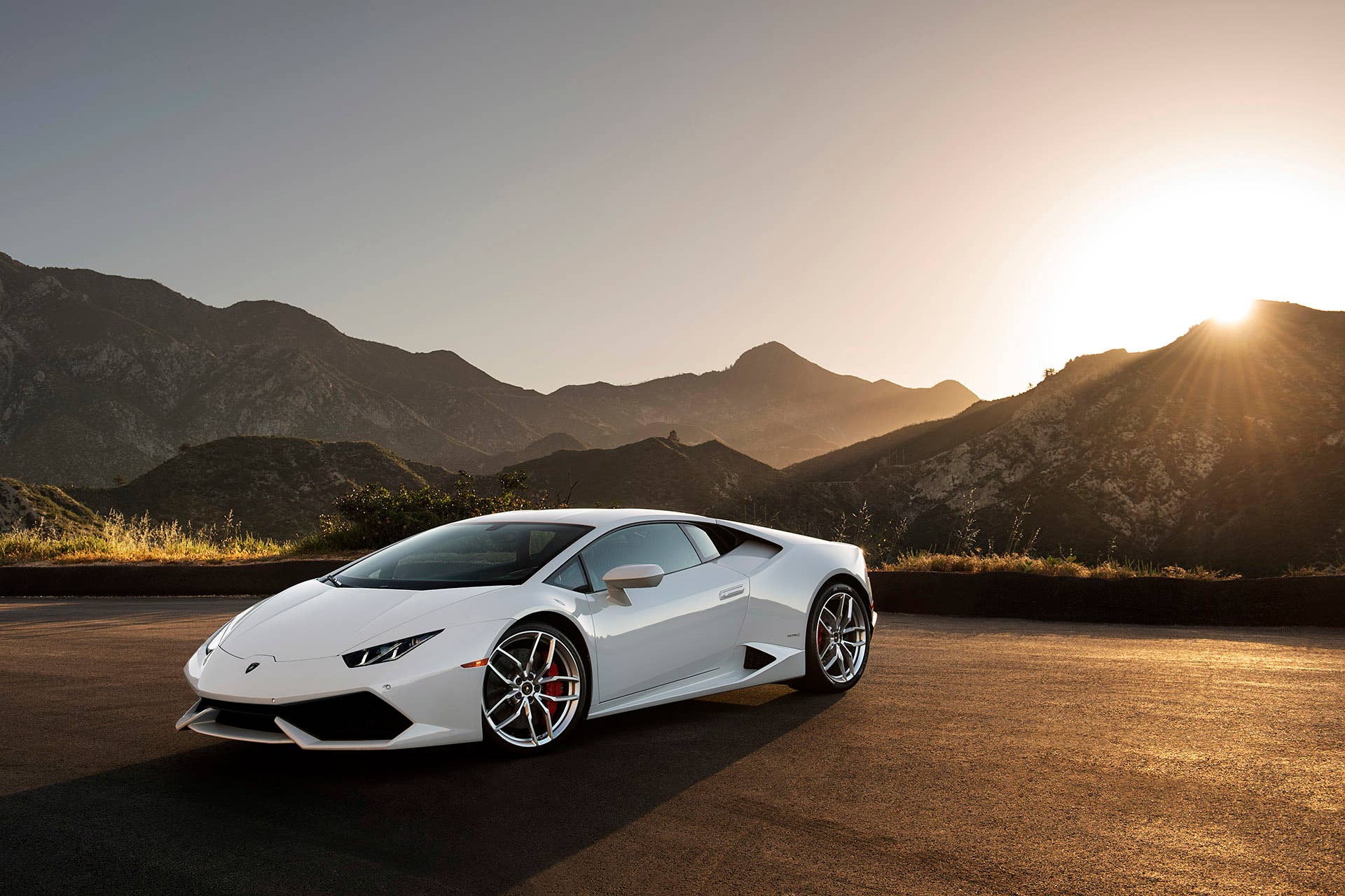 2015 Lamborghini Huracan LP 610-4 front 3/4 view