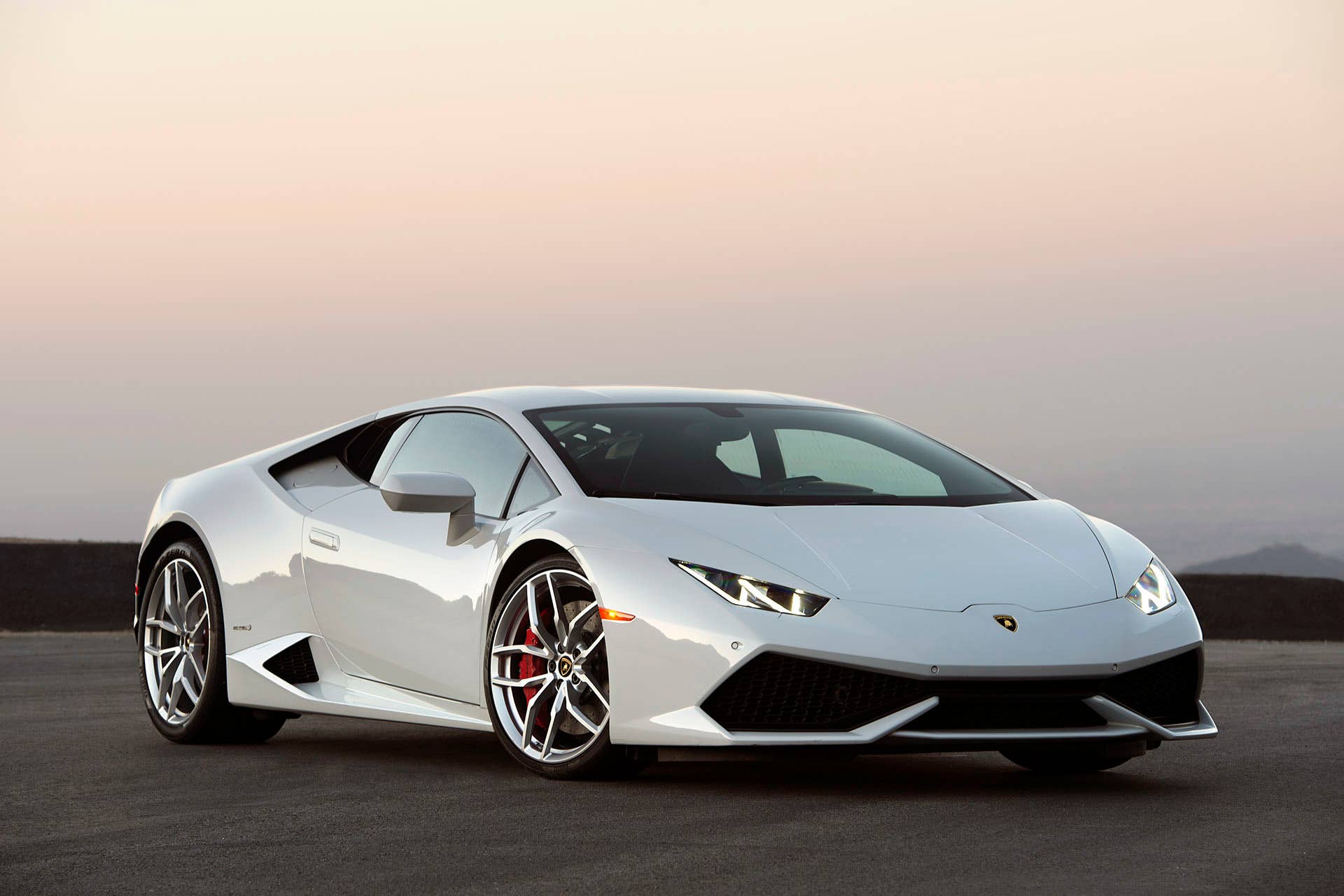 2015 Lamborghini Huracan LP 610-4 front 3/4 view
