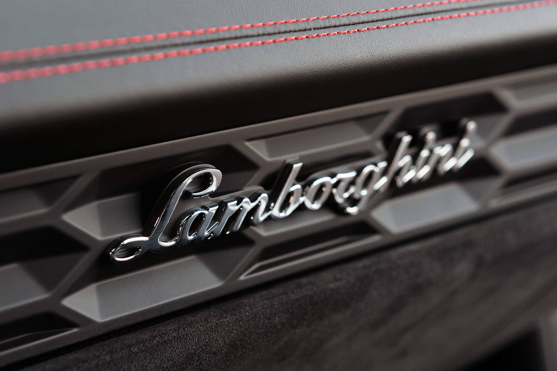 2015 Lamborghini Huracan LP 610-4 badge