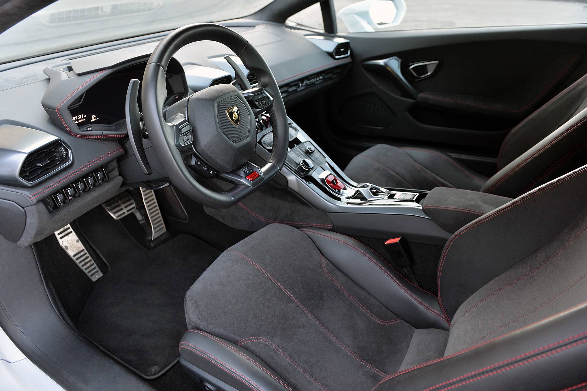 2015 Lamborghini Huracan LP 610-4 interior