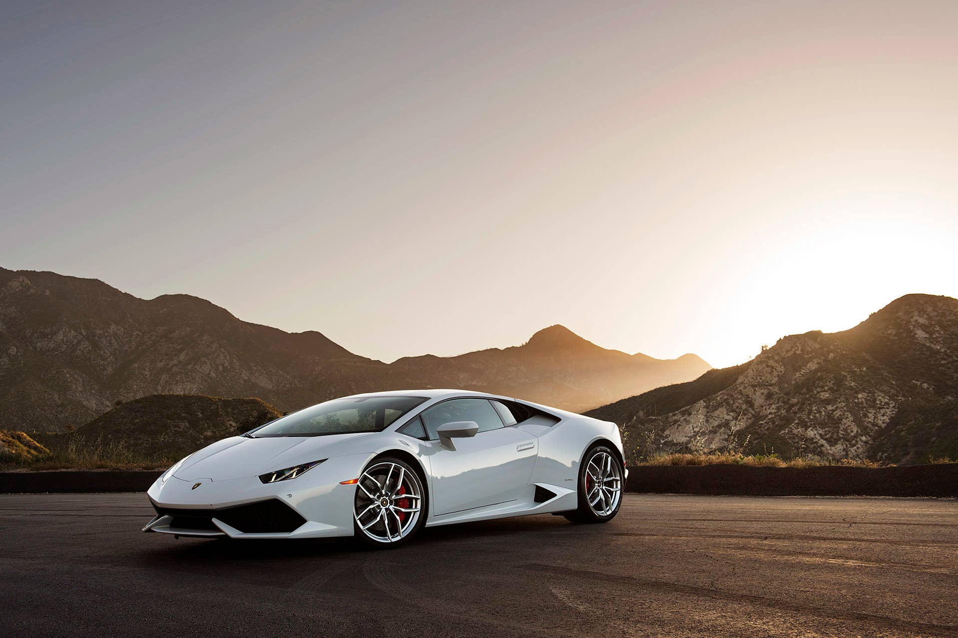 2015 Lamborghini Huracan LP 610-4 front 3/4 view