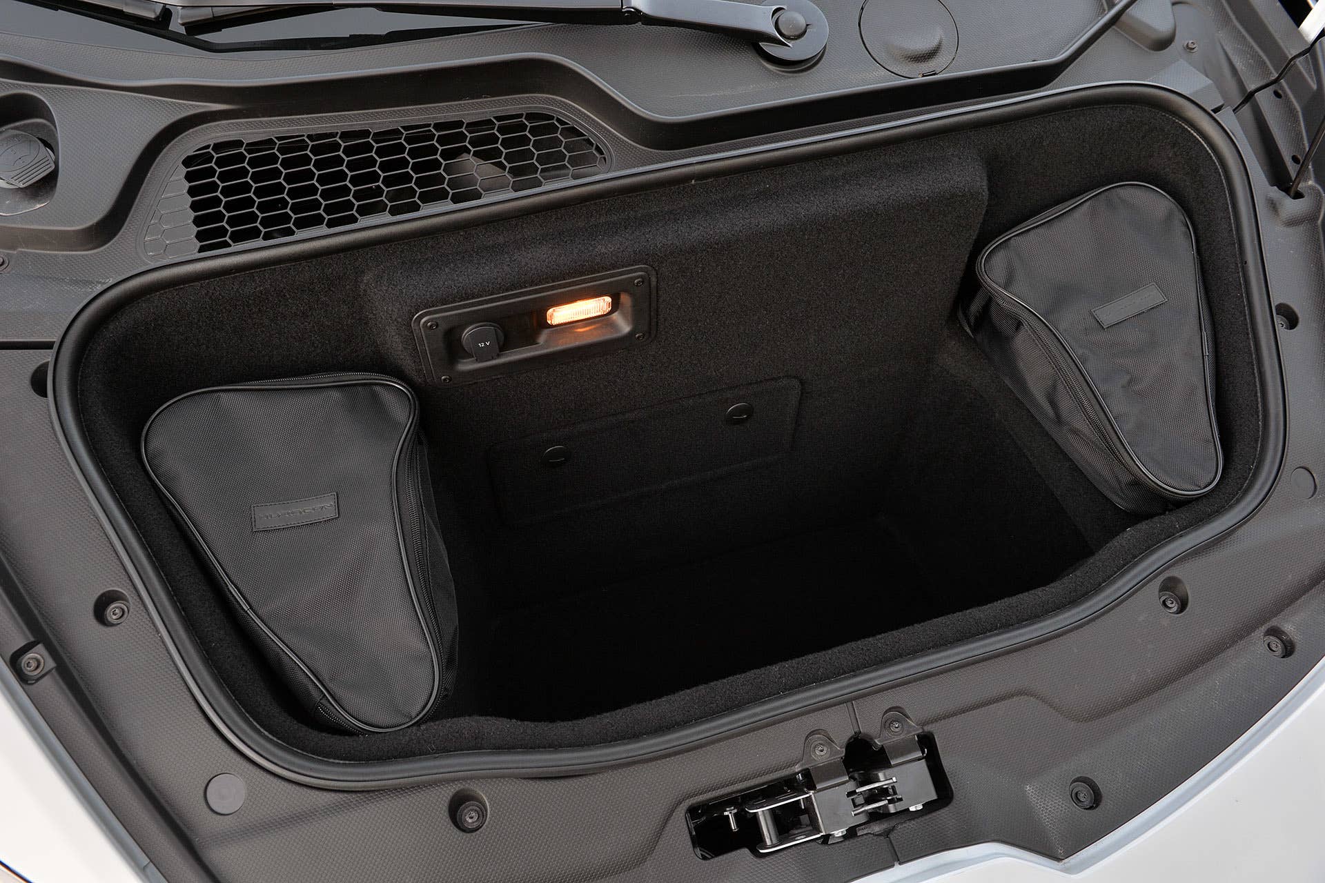 2015 Lamborghini Huracan LP 610-4 front cargo area
