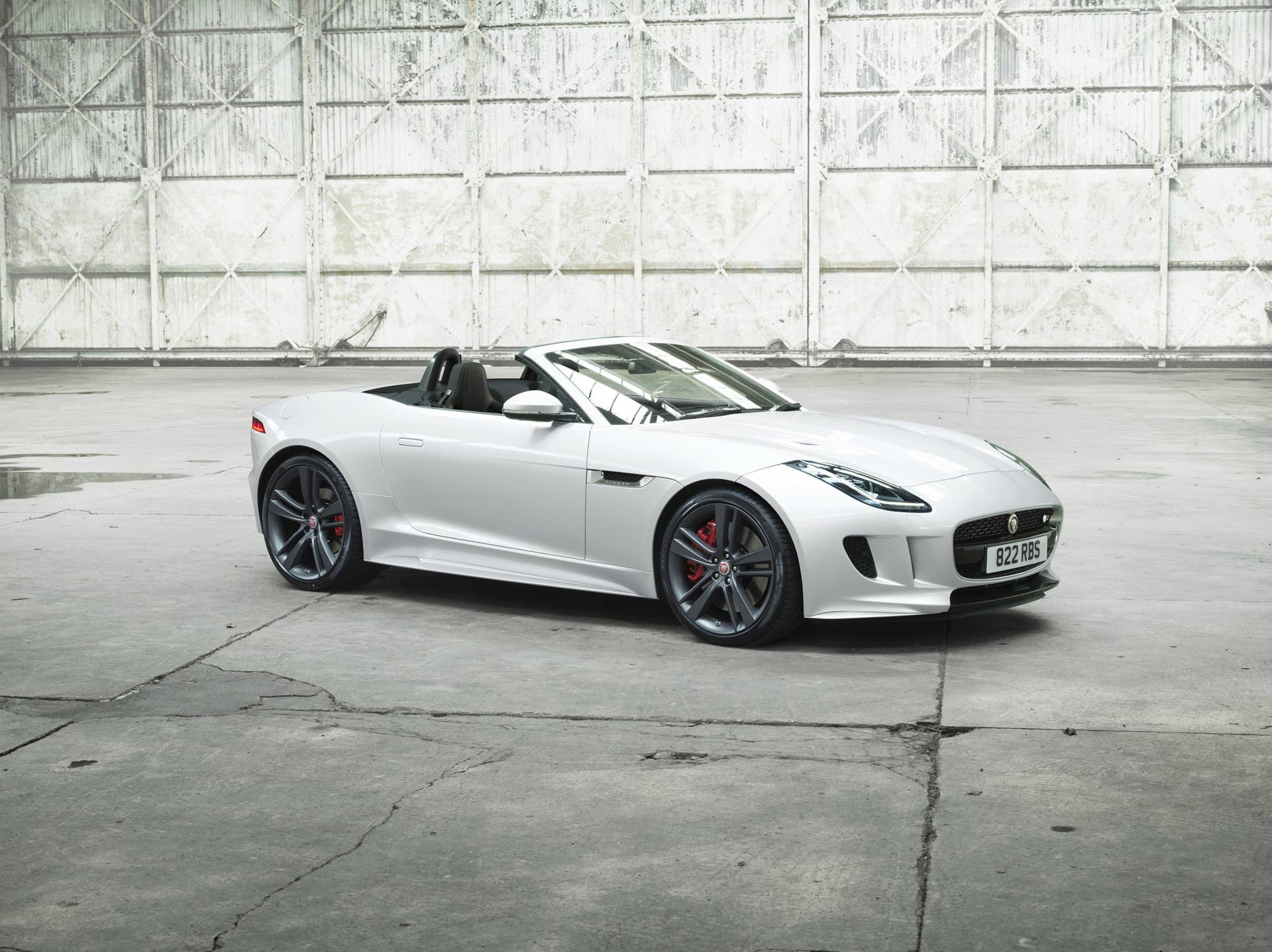 Jaguar F-Type British Design Edition front 3/4 white