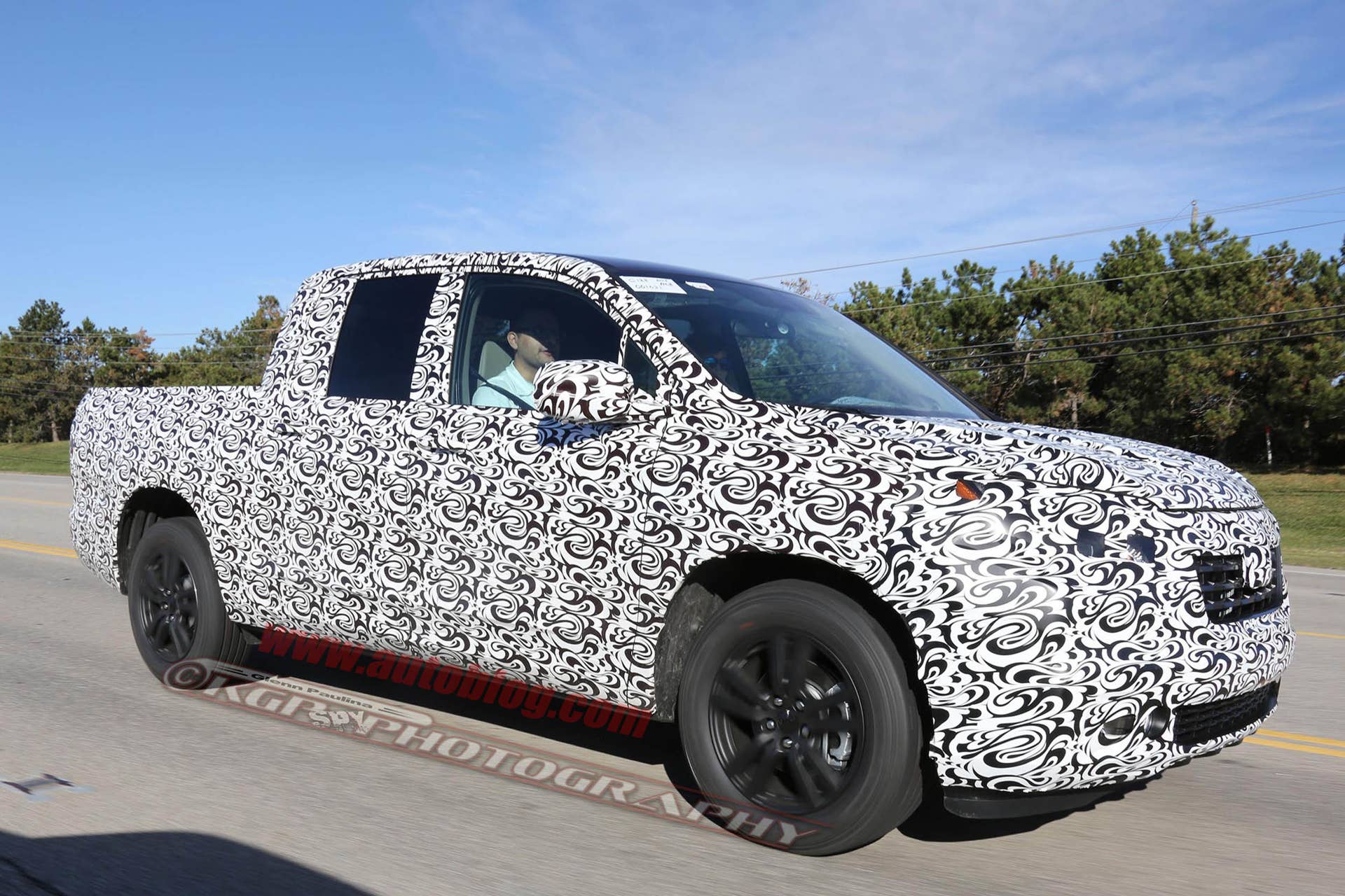 2017 Honda Ridgeline prototype spy shot