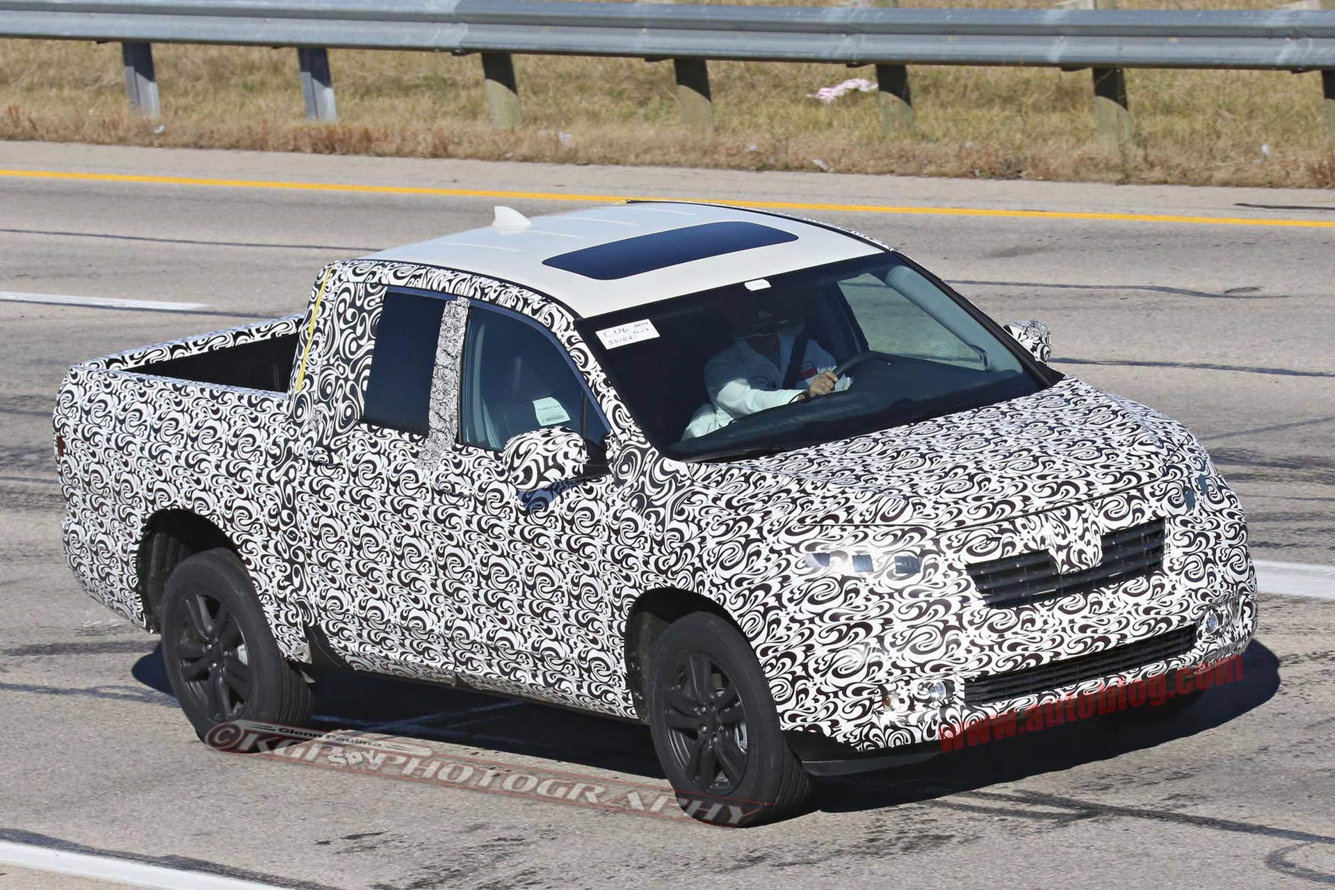 2017 Honda Ridgeline spied front 3/4
